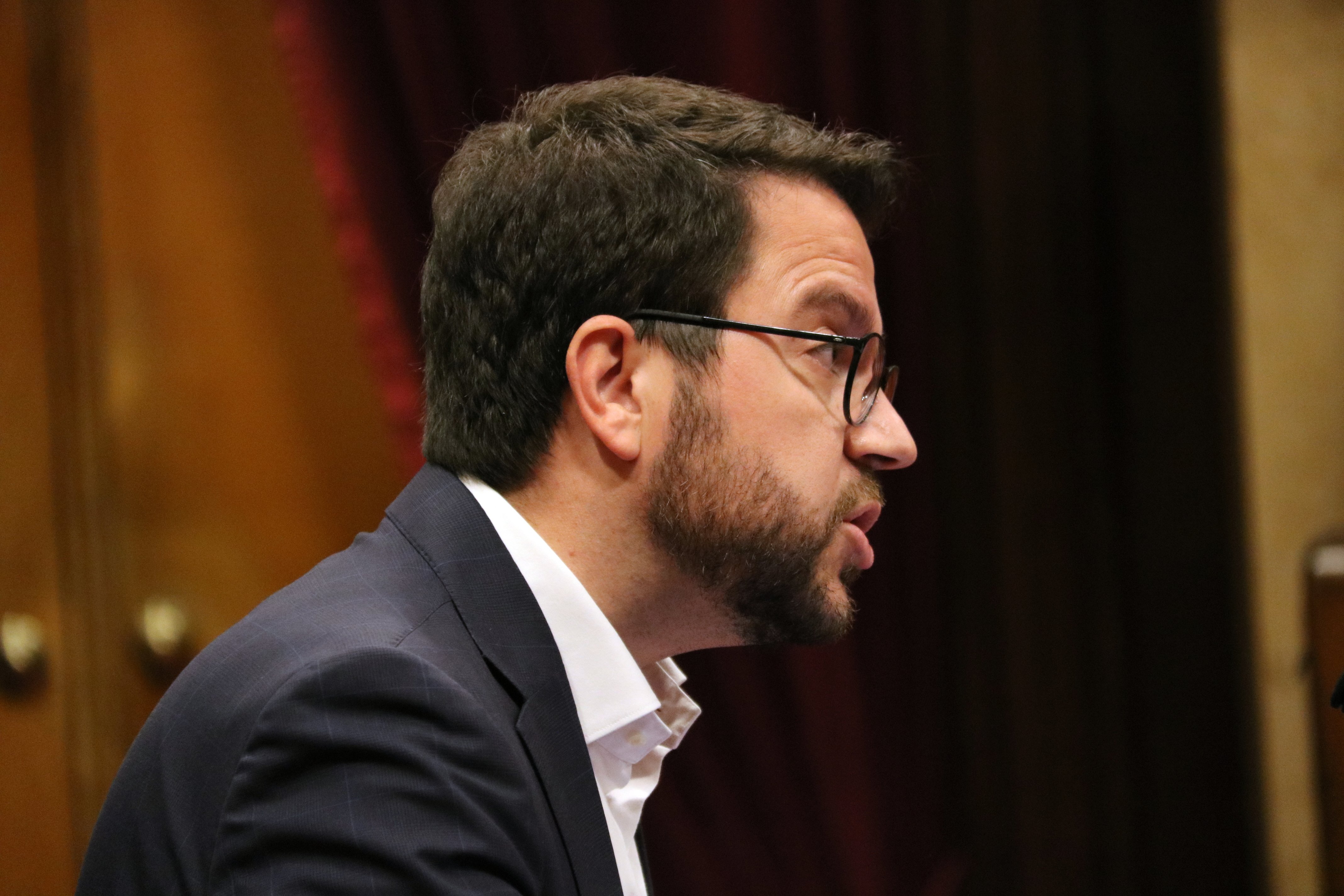 Aragonès acusa Borrell de "corrupción empresarial" y le insta a dimitir