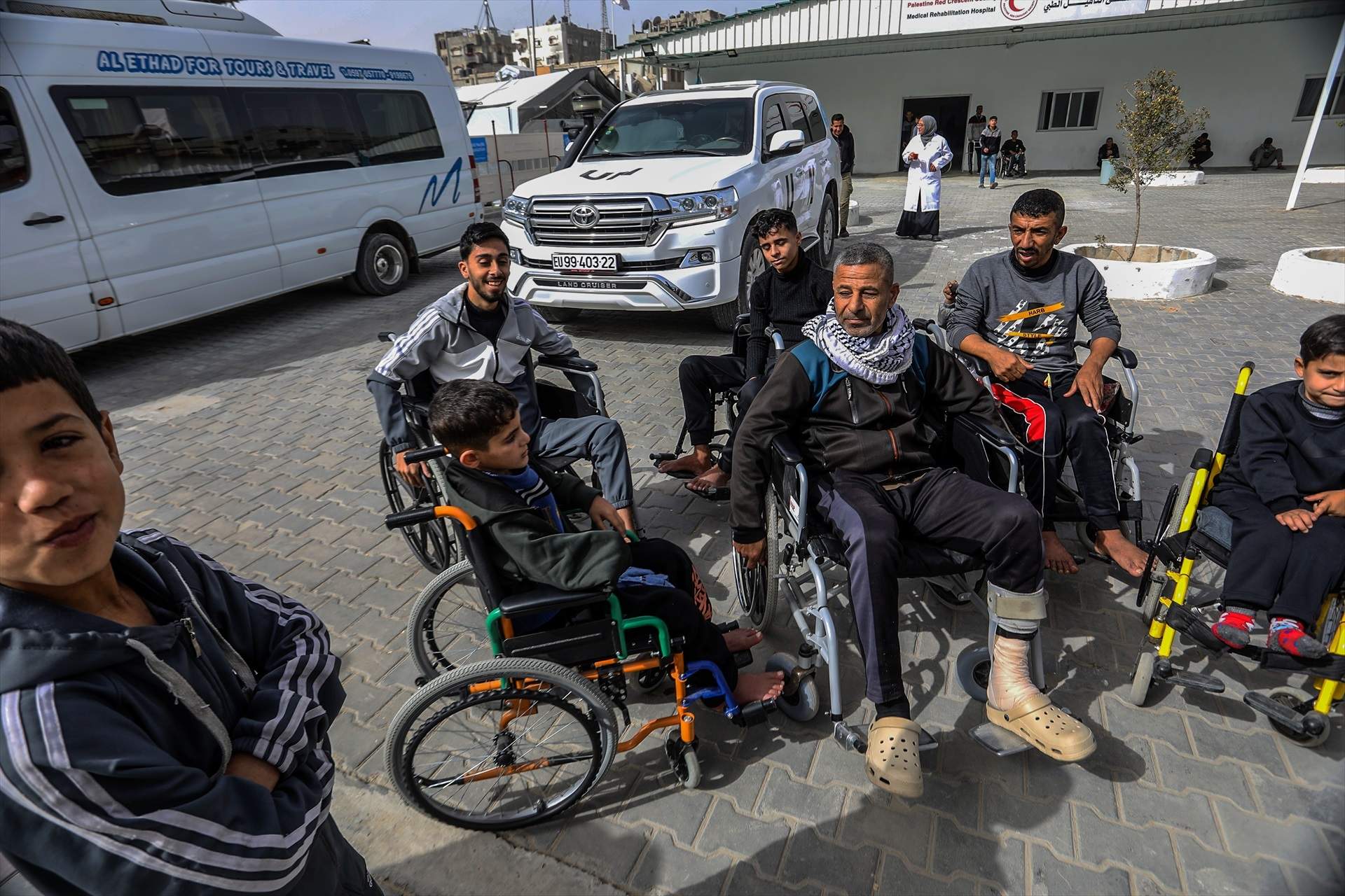 Primera jornada de apertura del paso de Rafah: 50 personas al día y sin ayuda humanitaria