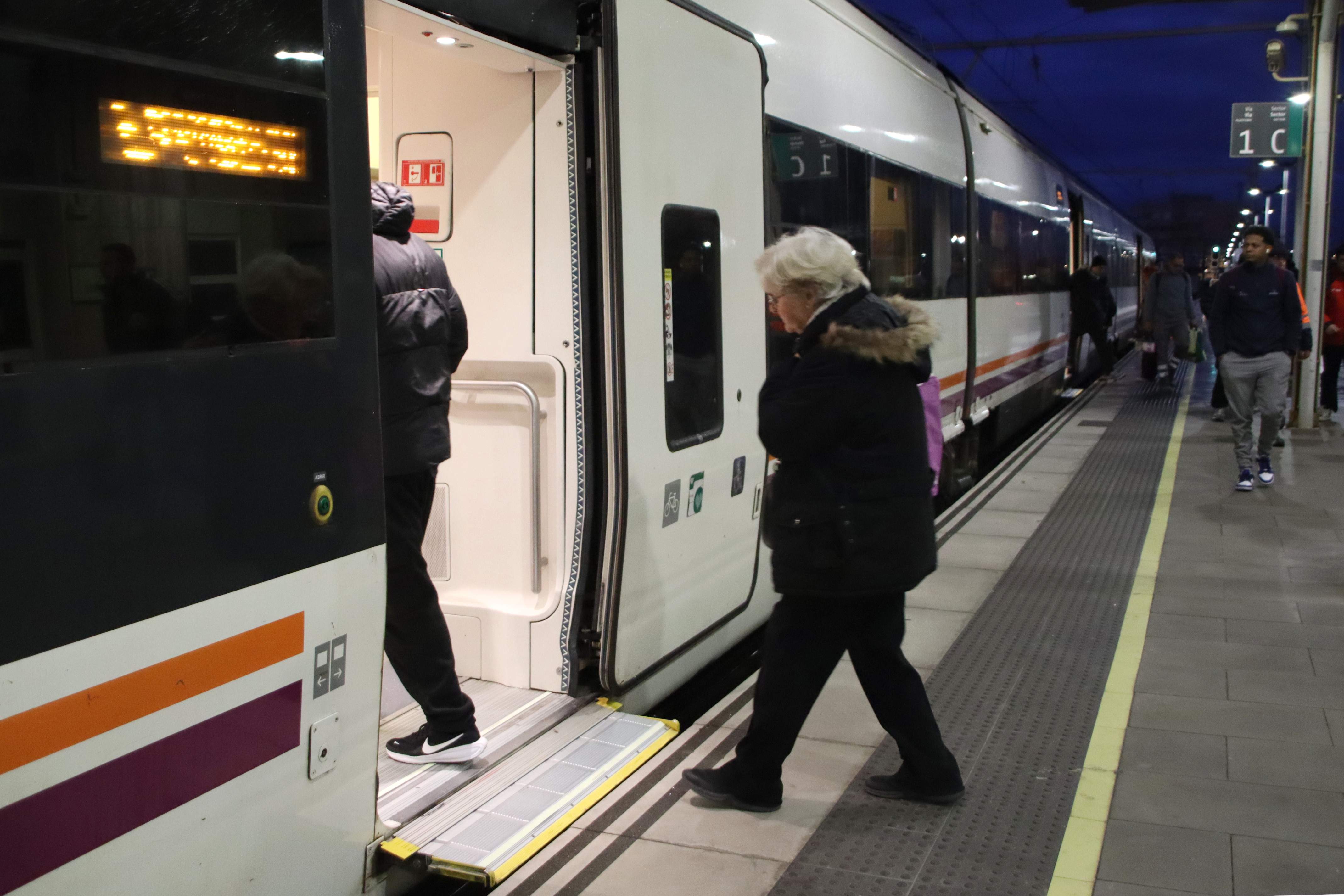 Dimarts de més problemes a Rodalies: es recuperarà només el tram de l'R11 entre Barcelona i Portbou
