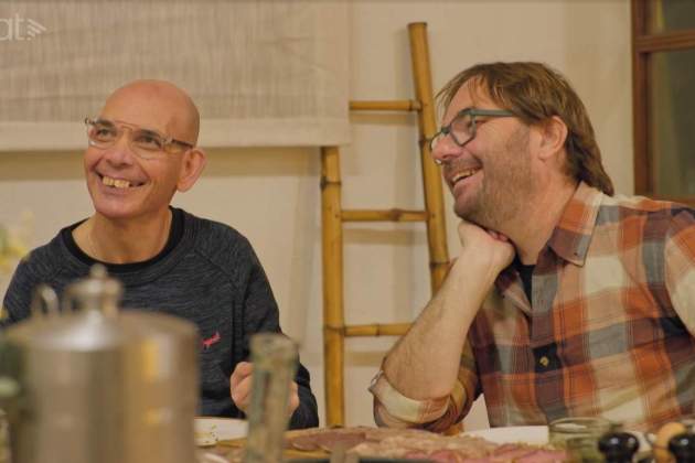 En Josep de Brunyola veient 'El Foraster' amb el mateix Quim Masferrer 3Cat En Josep de Brunyola veient 'El Foraster' amb el mateix Quim Masferrer 3Cat