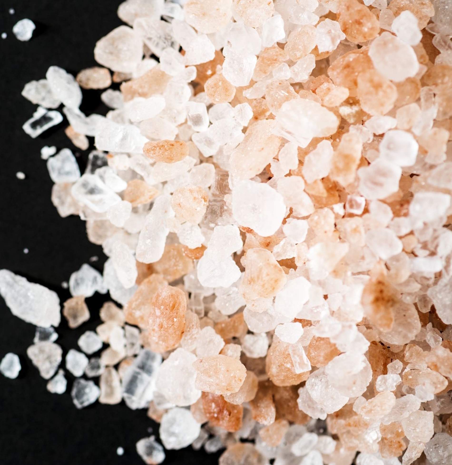 closeup himalayan salt 1900x1268