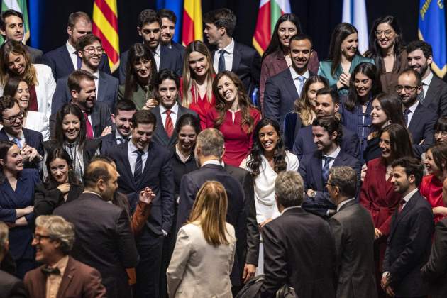 Entrega despatxos 74 promoció carrera judicial rei felip VI foto familia / Foto: Carlos Baglietto