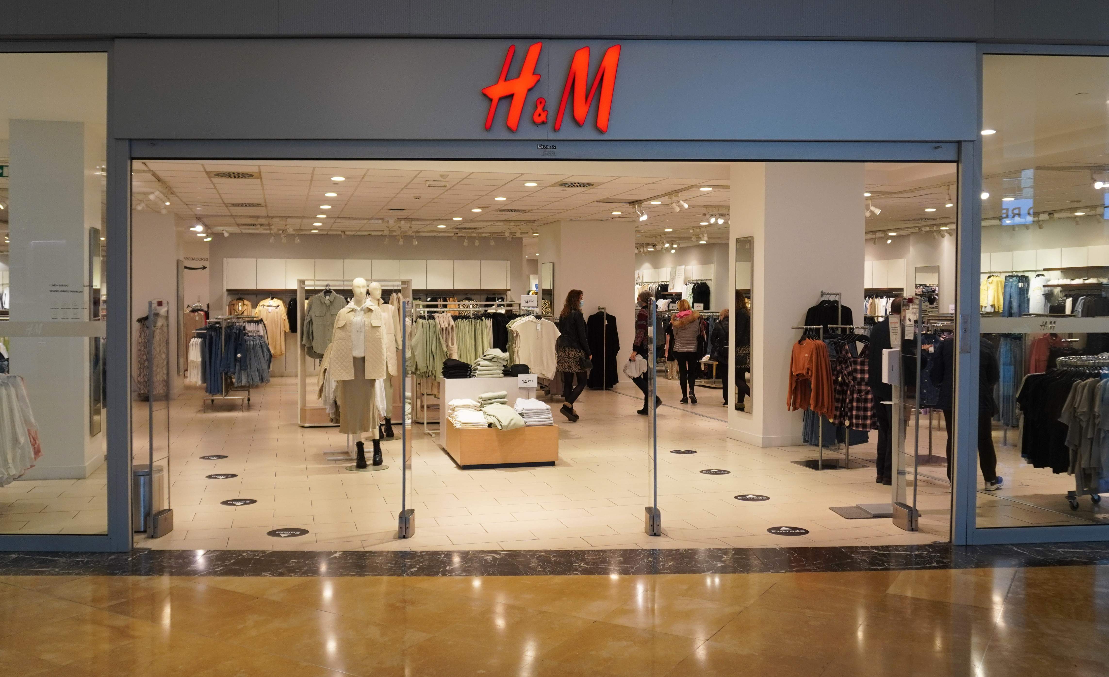 Mariposas en el estómago al encontrar en H&M el pantalón tendencia entre las nuevas pijas