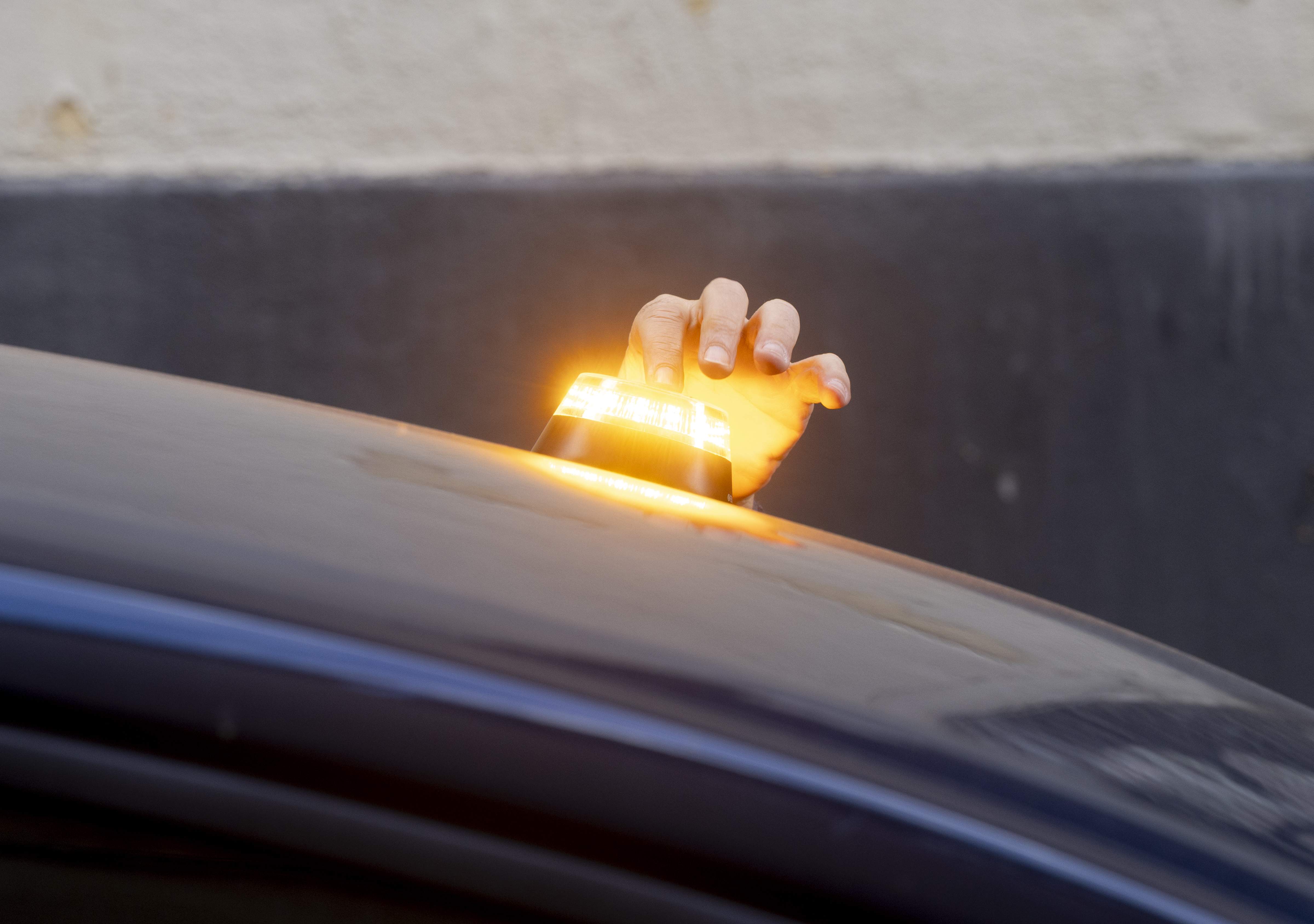 Los Mossos ya han denunciado a 53 conductores por no llevar o no colocar bien la baliza V-16