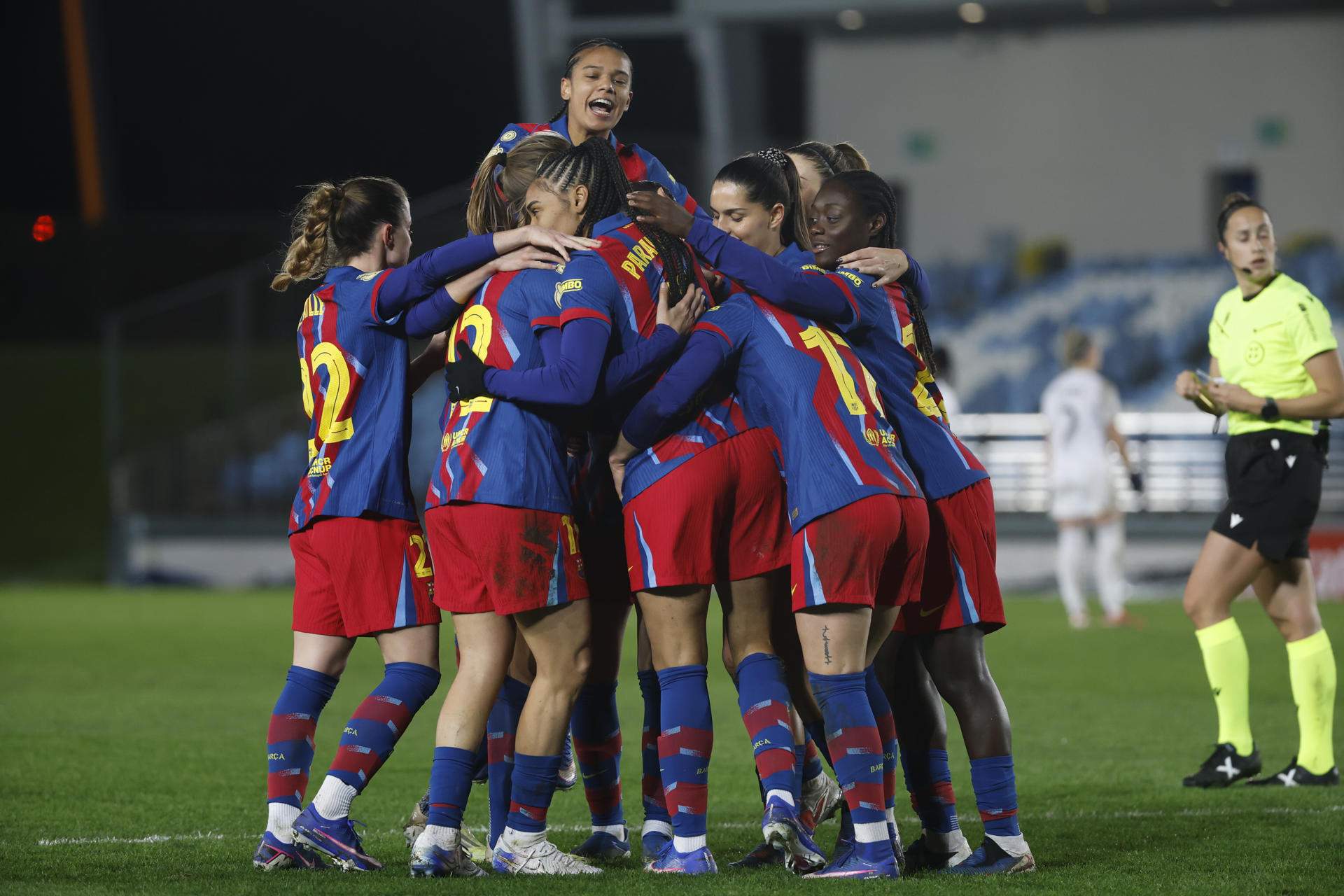 La acción más caliente del Real Madrid - Barça femenino: "Misa me da en la cara y en el tobillo"