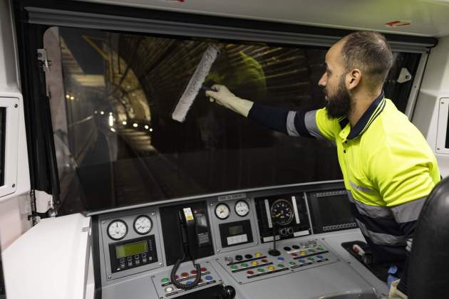 Nuevo contrato de limpieza en el metro de Barcelona, tareas de limpieza para vall d'hebron / Foto: Carlos Baglietto