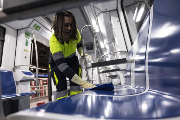 Nuevo contrato de limpieza en el metro de Barcelona, tareas de limpieza para vall d'hebron / Foto: Carlos Baglietto