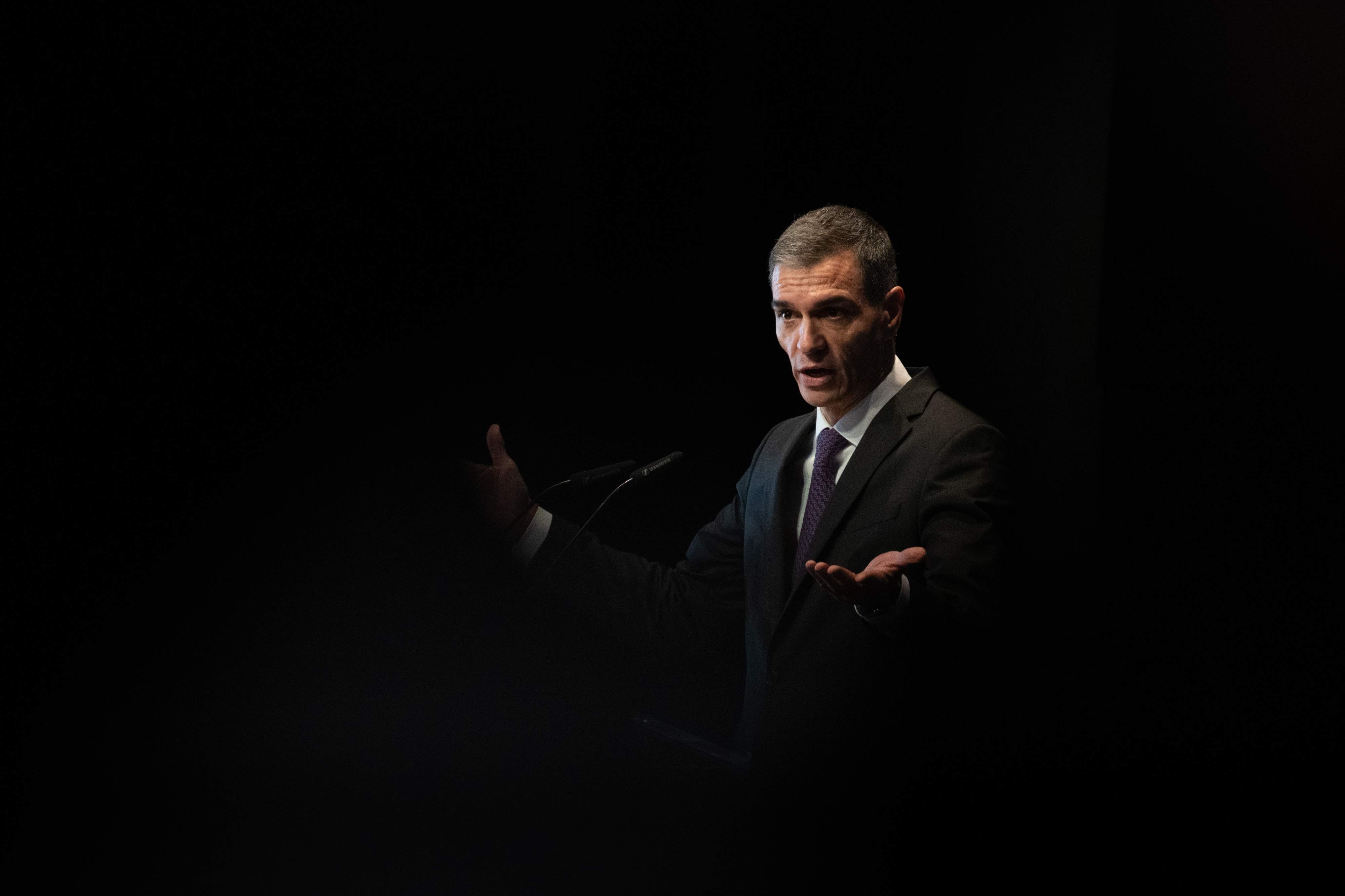 Choque total contra Musk y los “tecnooligarcas”: Sánchez explota la campaña antitrumpista