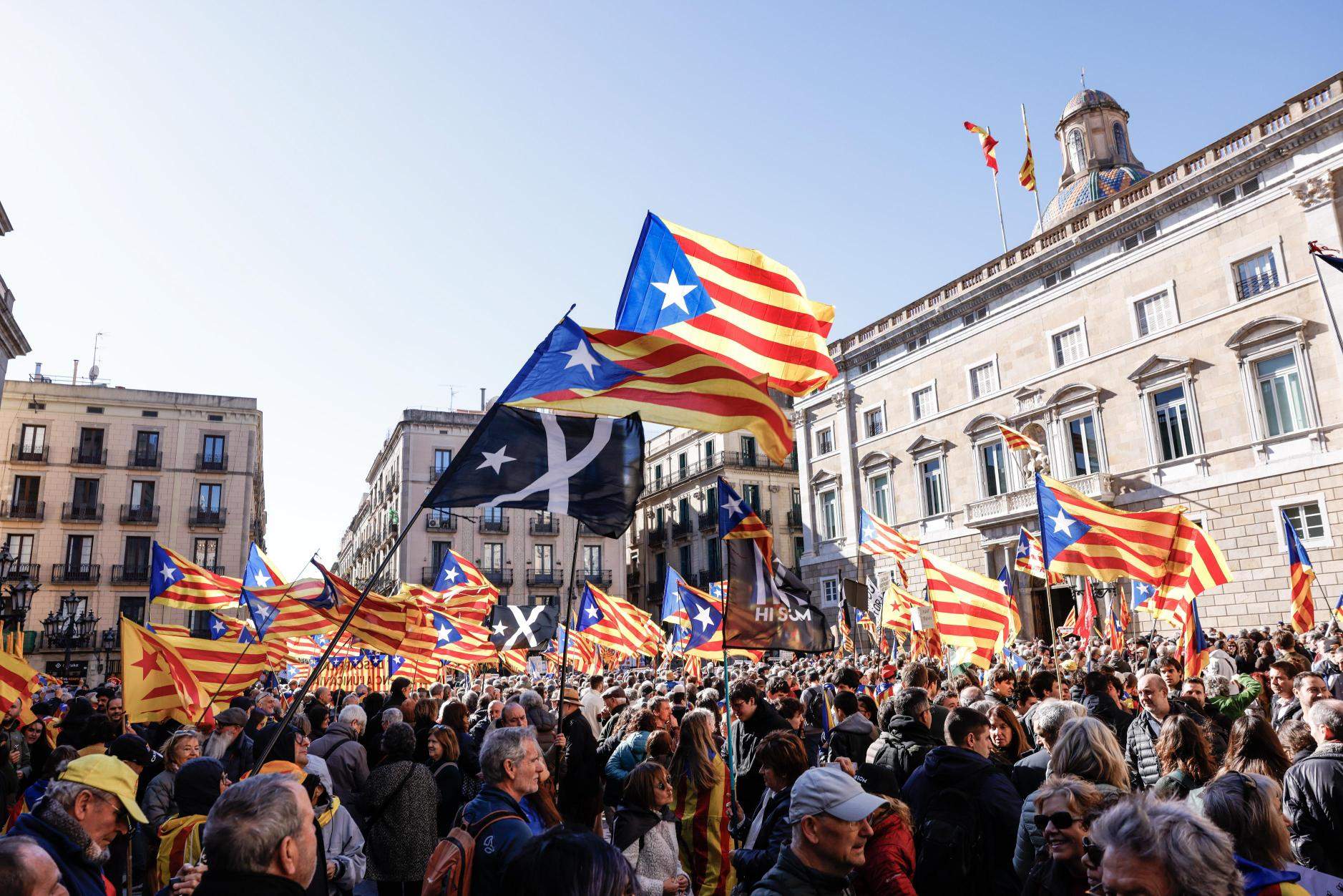 El independentismo llena las calles por el caos de Rodalies y la ANC exige a Illa elecciones plebiscitarias