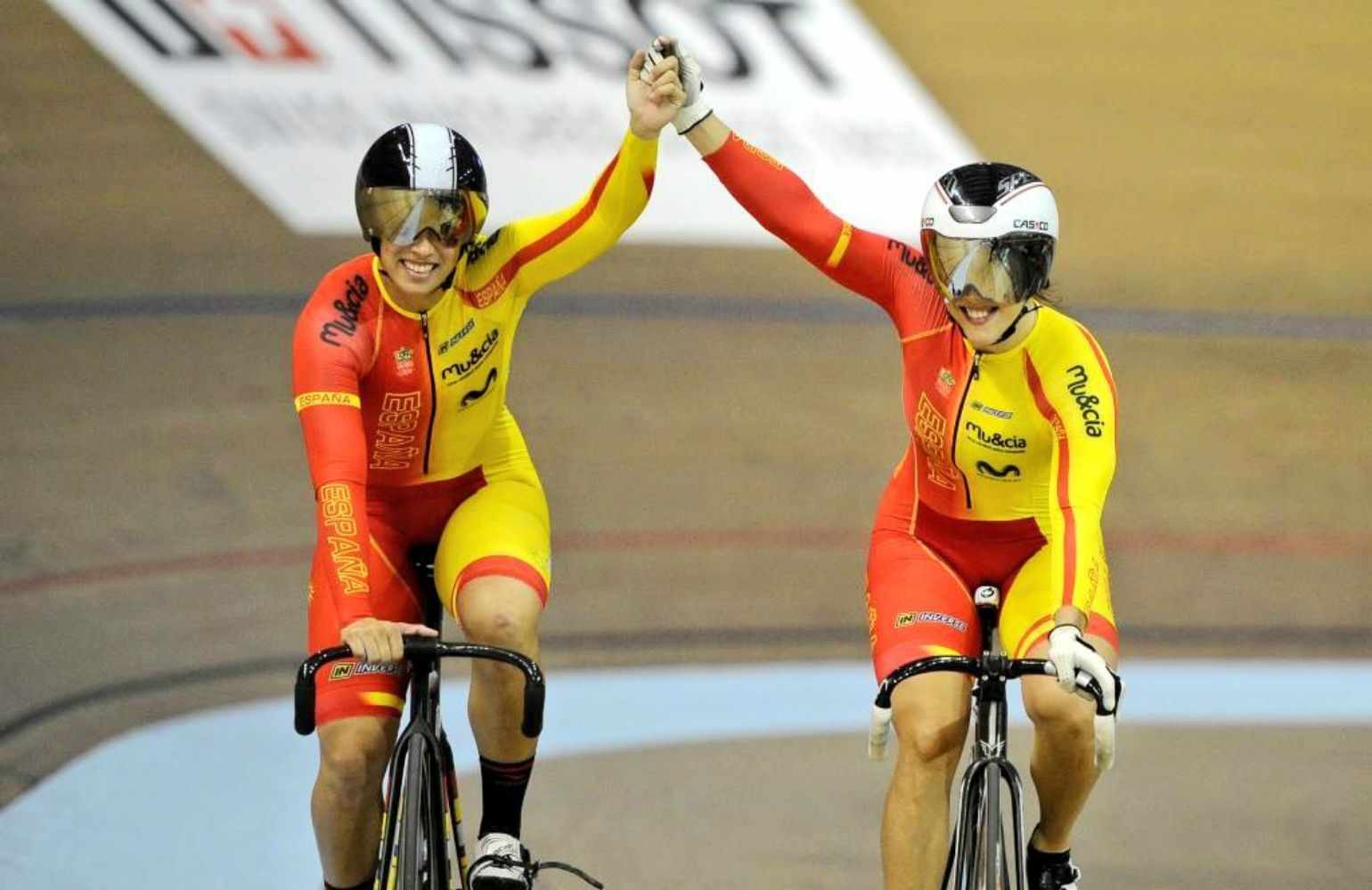 Helena Casas y Tania Calvo ganan el oro en velocidad por equipos en la Copa del Mundo