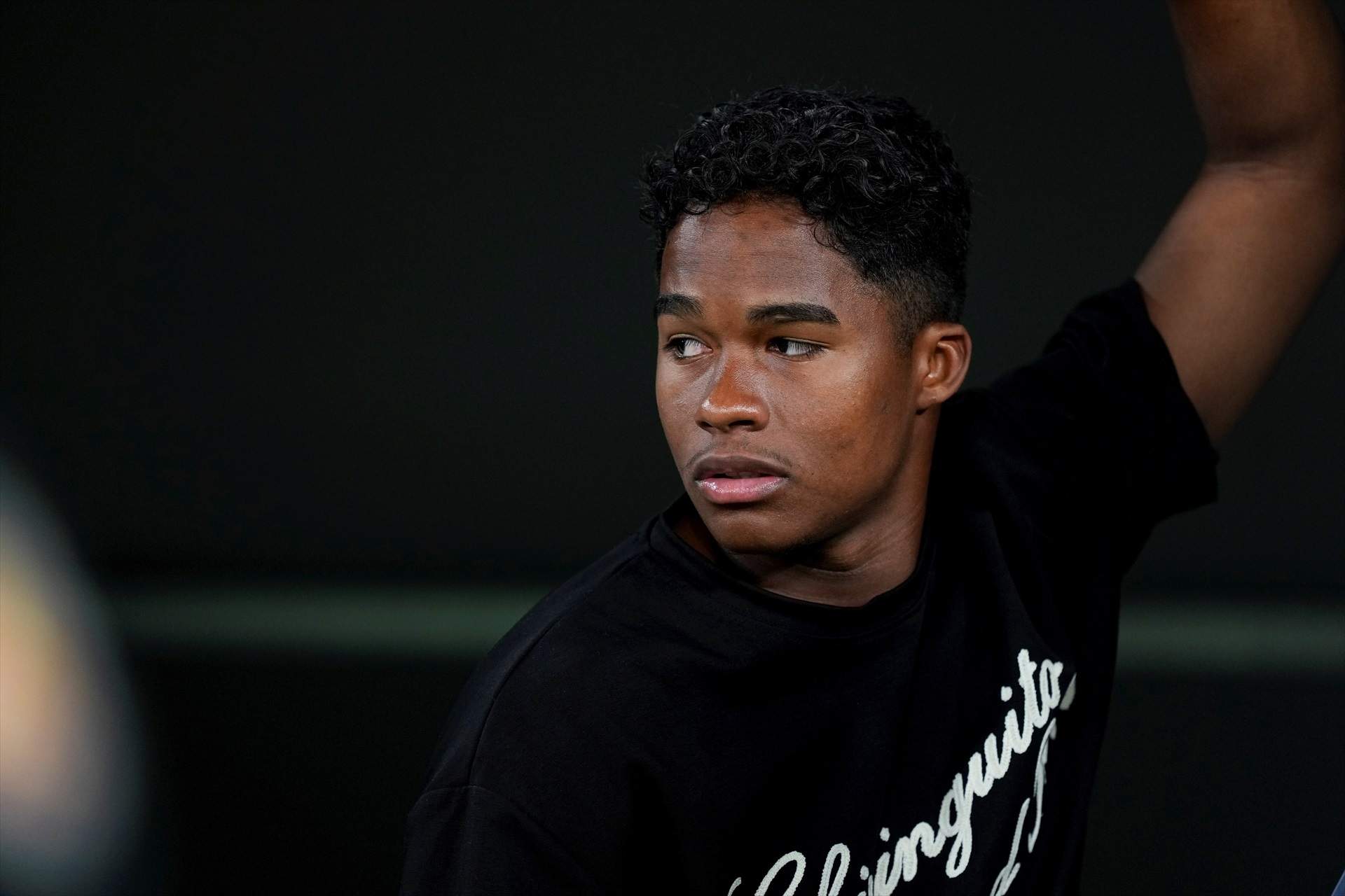 Pas enrere d'Endrick a França: vermella directa per una dura entrada