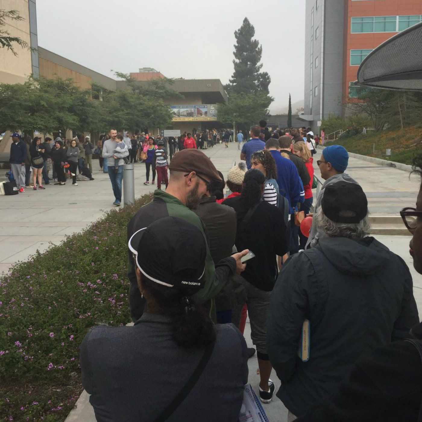 Largas colas para el voto anticipado, que bate todos los récords