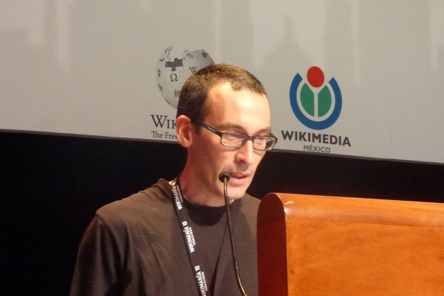 1280px César Rendueles durante su conferencia en Wikimanía 2015 Luis Alvaz Wikipedia