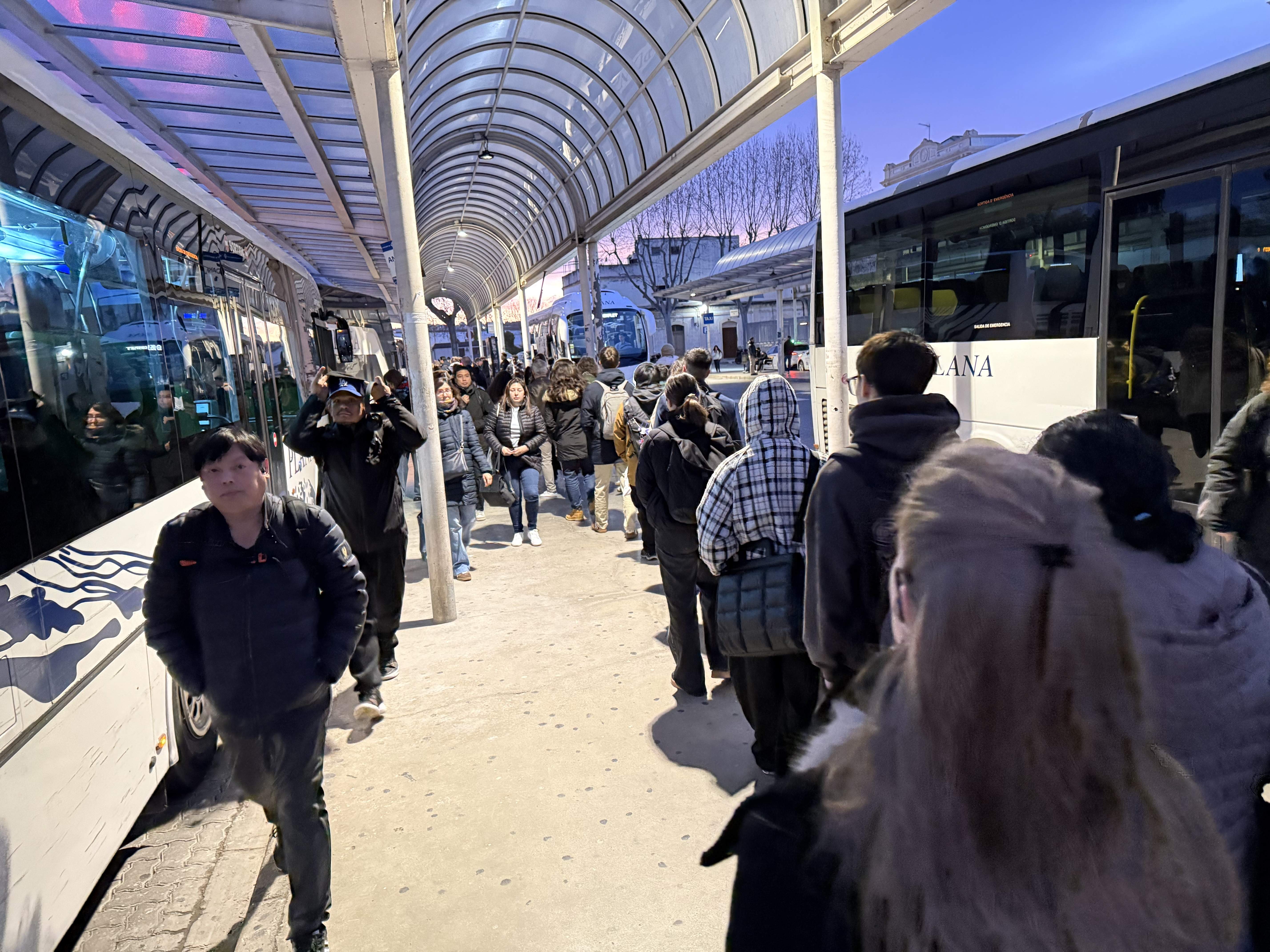 Cues estació autobusos Vilanova i la Geltru vaga maquinistes ACN