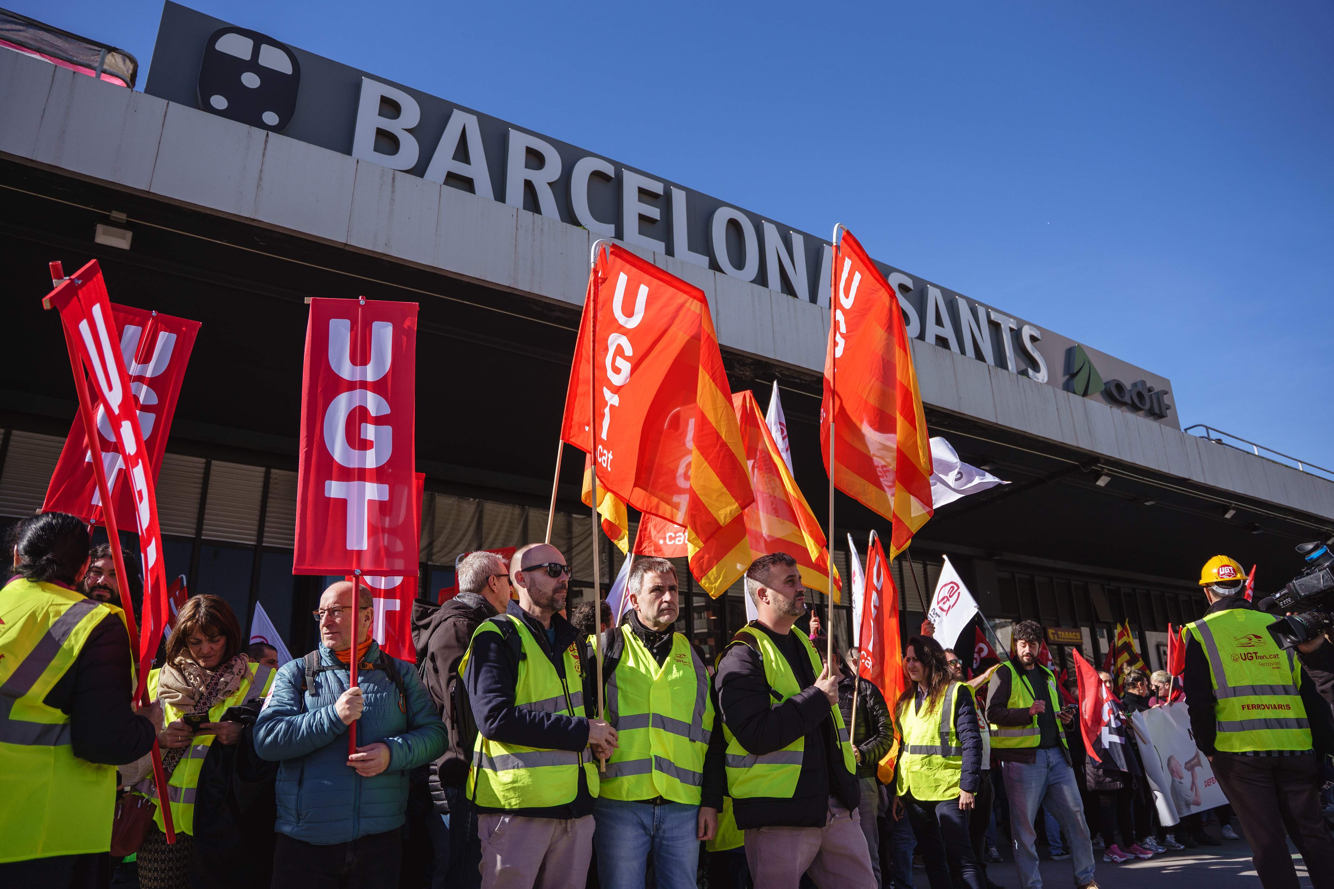Concentració treballadors sector ferroviari vaga Sants Efe Concentració treballadors sector ferroviari vaga Sants Efe
