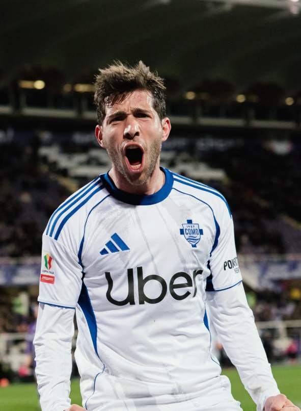 Sergi Roberto, celebrando su primer gol con el Como italiano IG