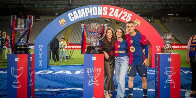 Marc Casadó amb la seva mare i la seva germana / Instagram