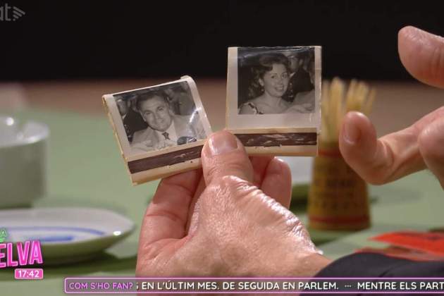 Albert Om mostra uns mistos amb les cares dels seus pares 3Cat