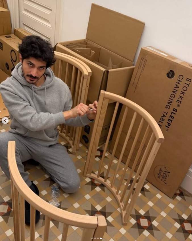 Chino Darín en el piso del Eixample, Ig