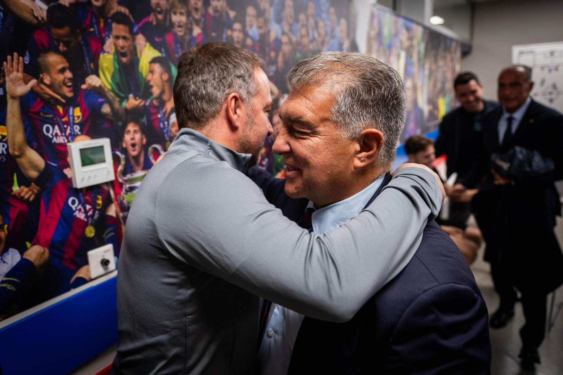 El emotivo mensaje de despedida de Joan Laporta a la plantilla del Barça y Hansi Flick