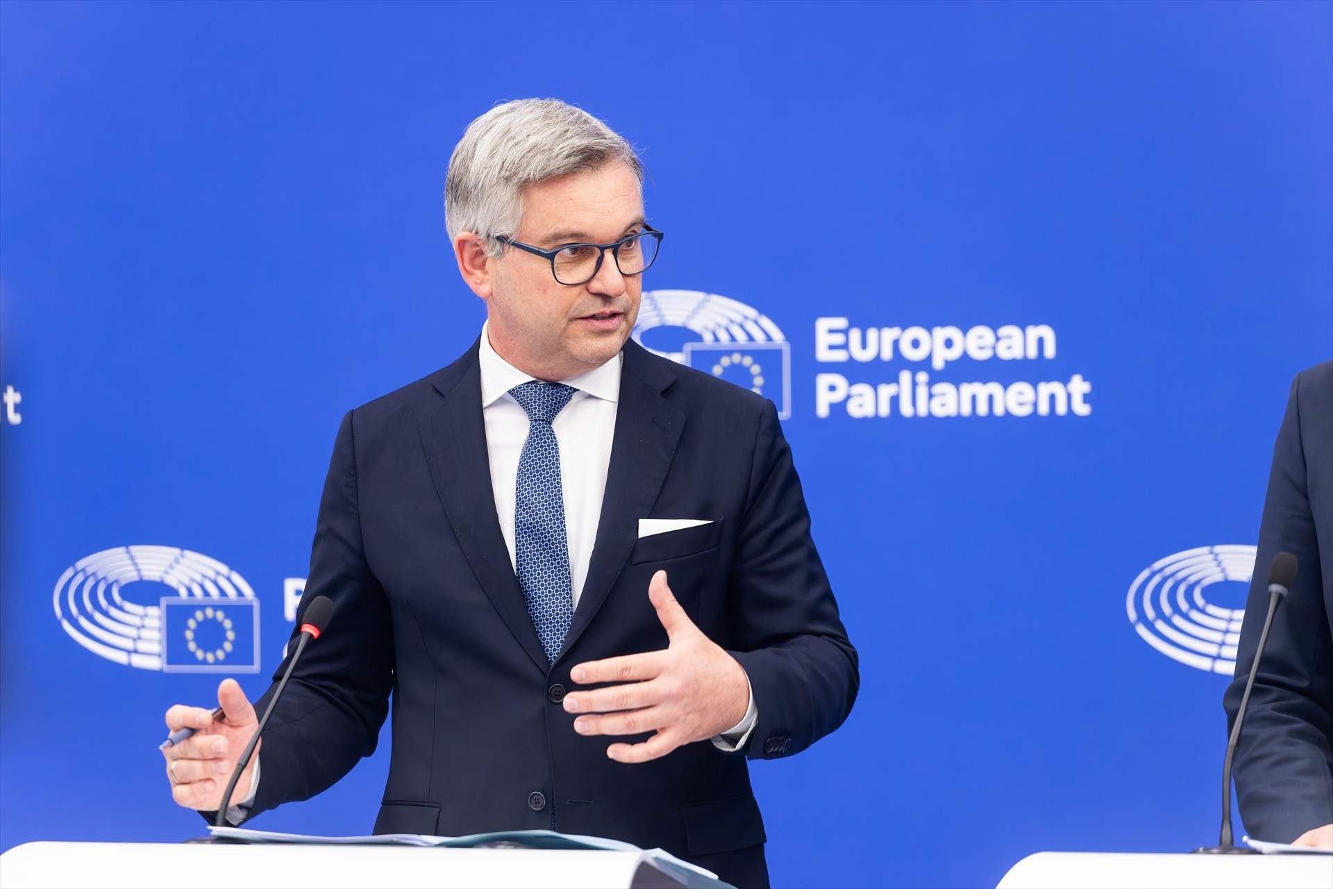 Brussel·les avisa Espanya per la regulació massiva: un permís de residència no és "un xec en blanc"