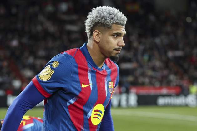 EuropaPress 7263992 ronald araujo of fc barcelona looks on during the spanish cup copa rey