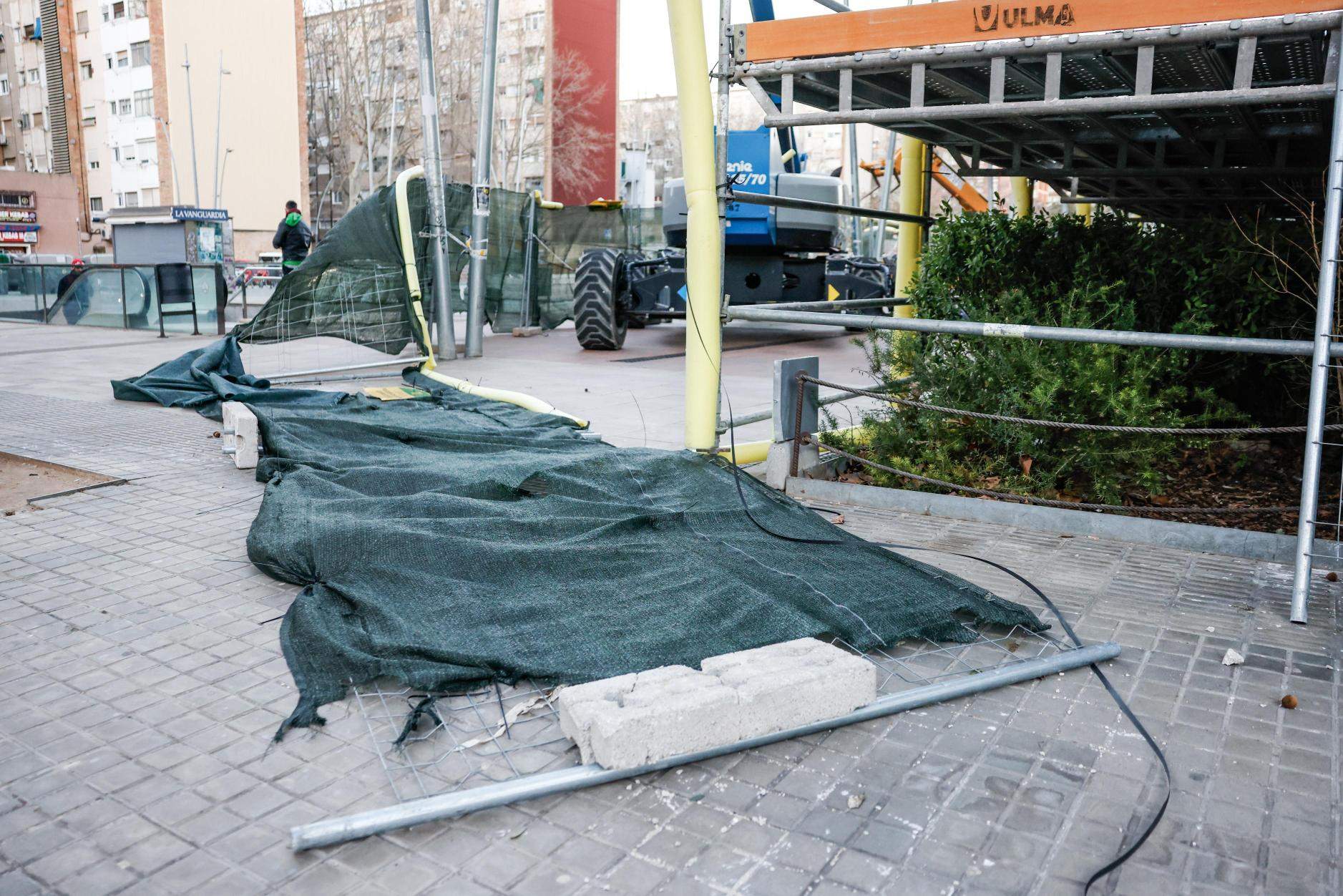 Catalunya se despierta a medio gas con ráfagas de viento de récord y decenas de árboles y muros caídos