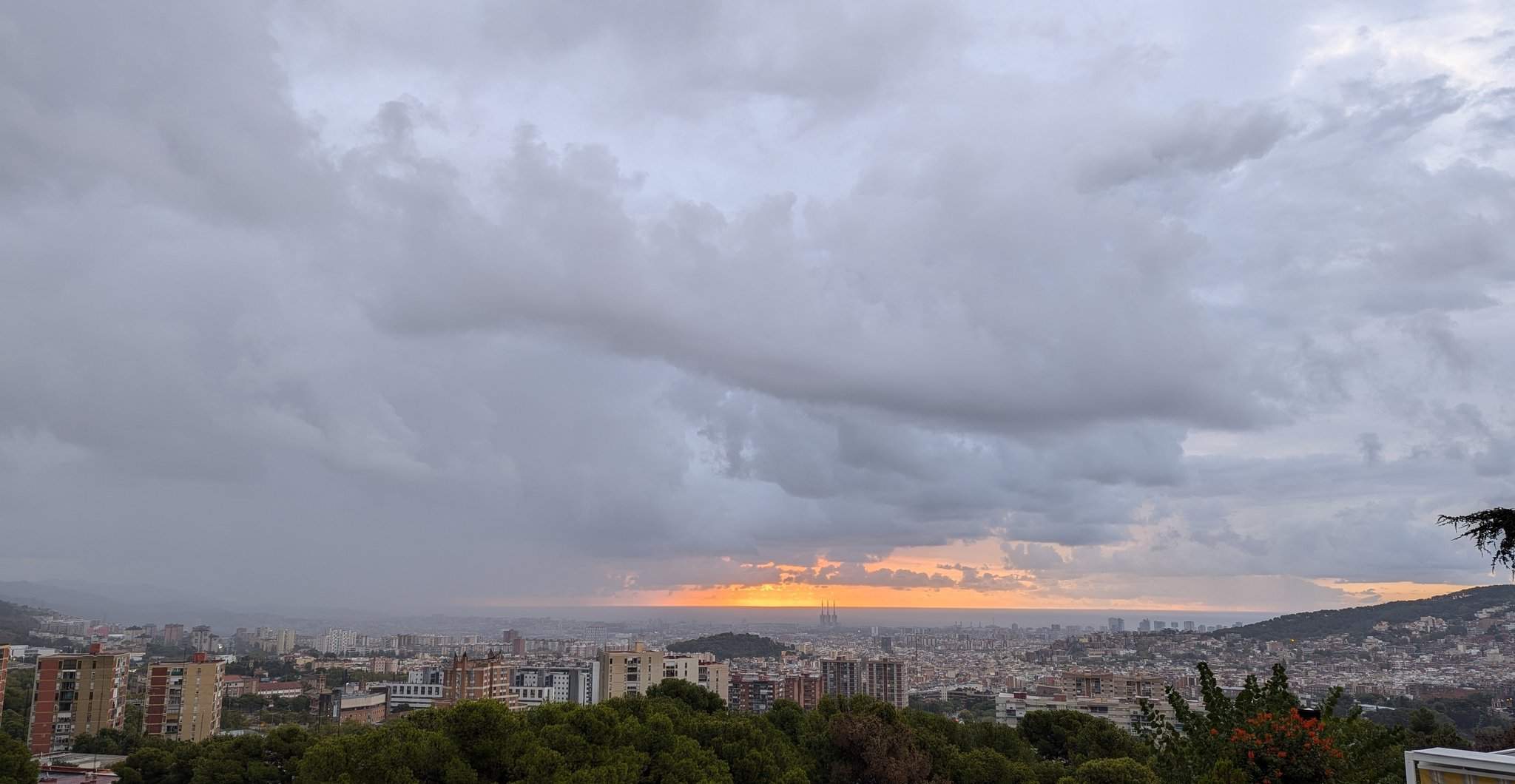 Cambio radical de tiempo en Catalunya por la borrasca Oriana con lluvia, nieve y viento