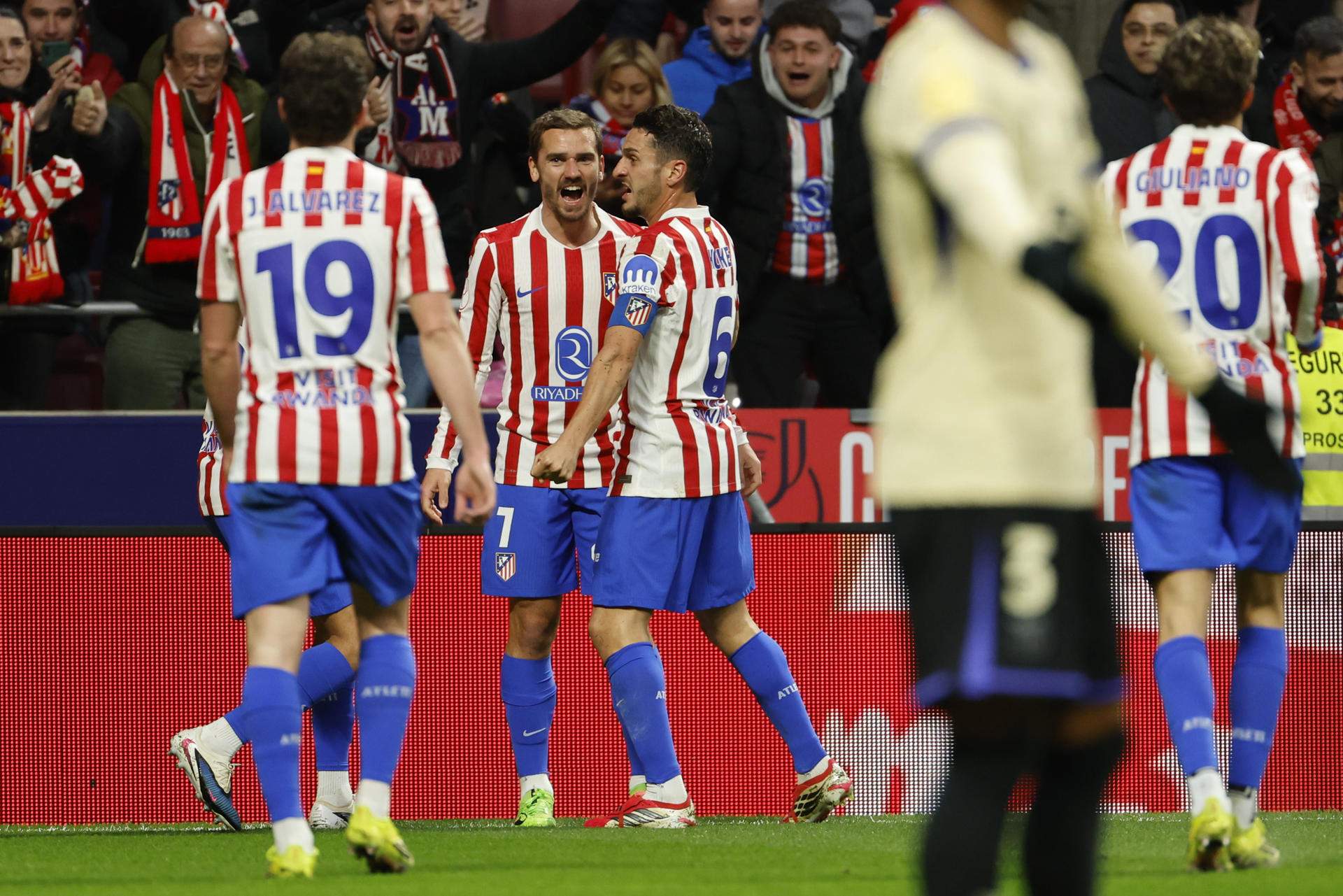 El Barça cau atropellat per un cicló anomenat Atlètic (4-0) i queda virtualment eliminat de la Copa