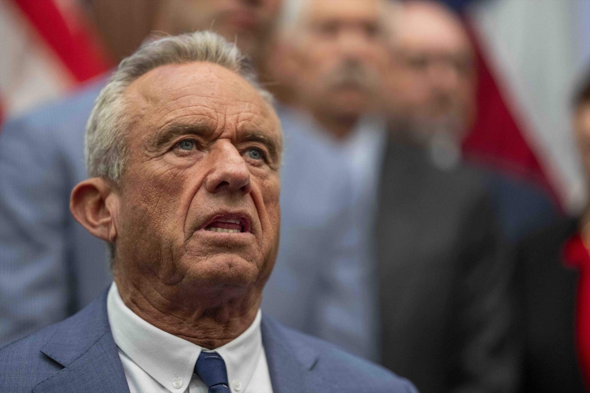 Kennedy, secretari de Salut de Trump, confessa que no té por dels virus:  "Jo esnifava coca sobre els vàters"