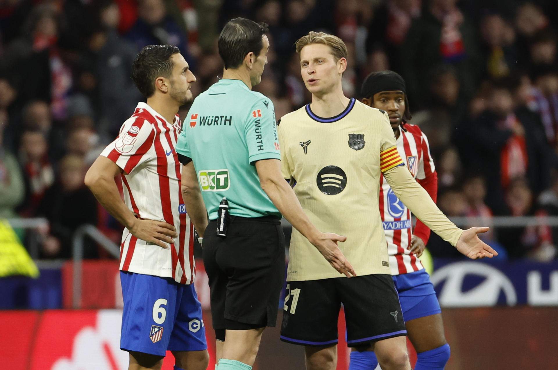 Tormenta en el Barça por el VAR: Flick, De Jong y Eric cargan y el club prepara una queja a la RFEF
