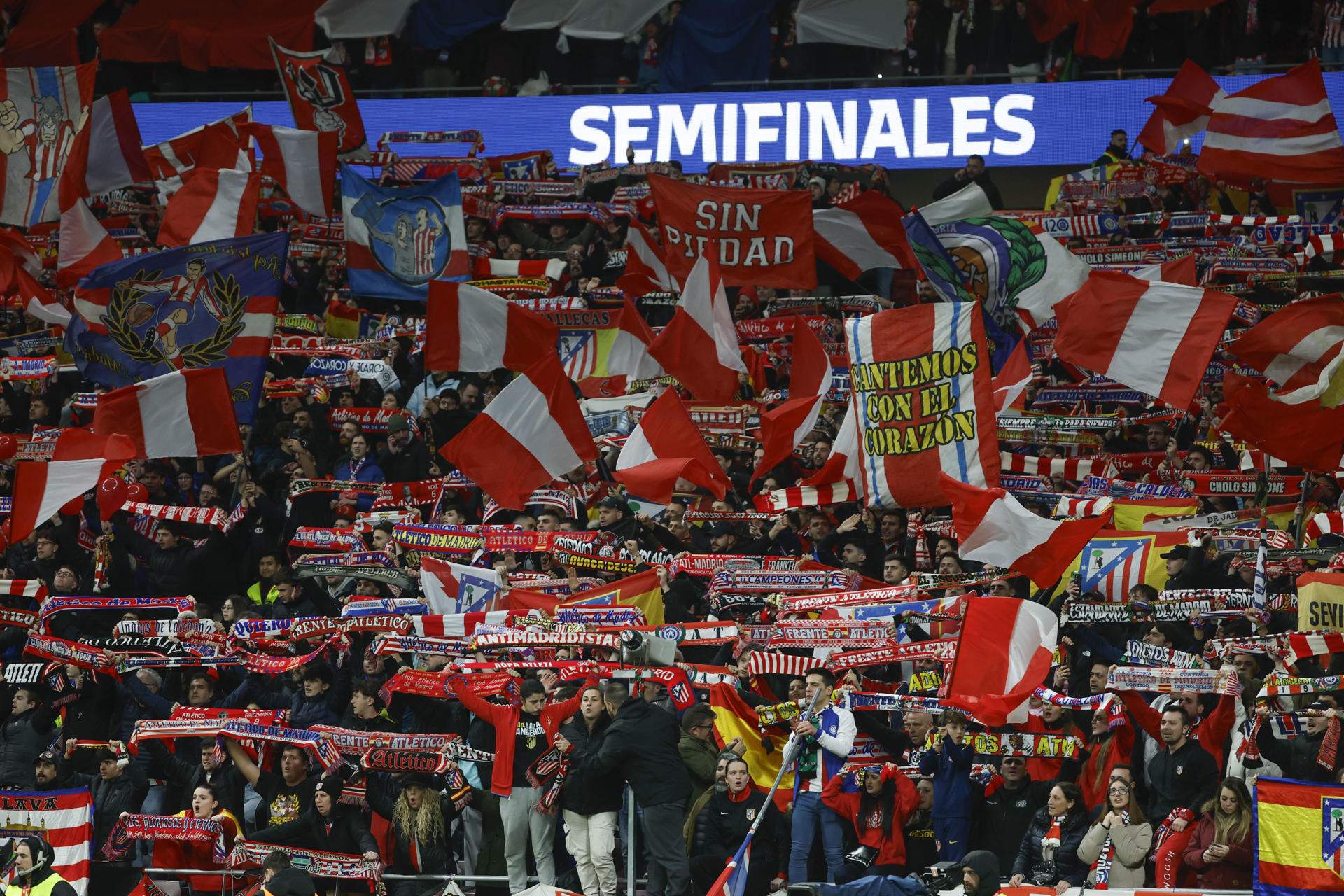 Los vergonzosos cánticos de "puta Catalunya" en el Metropolitano durante el Atlético - Barça
