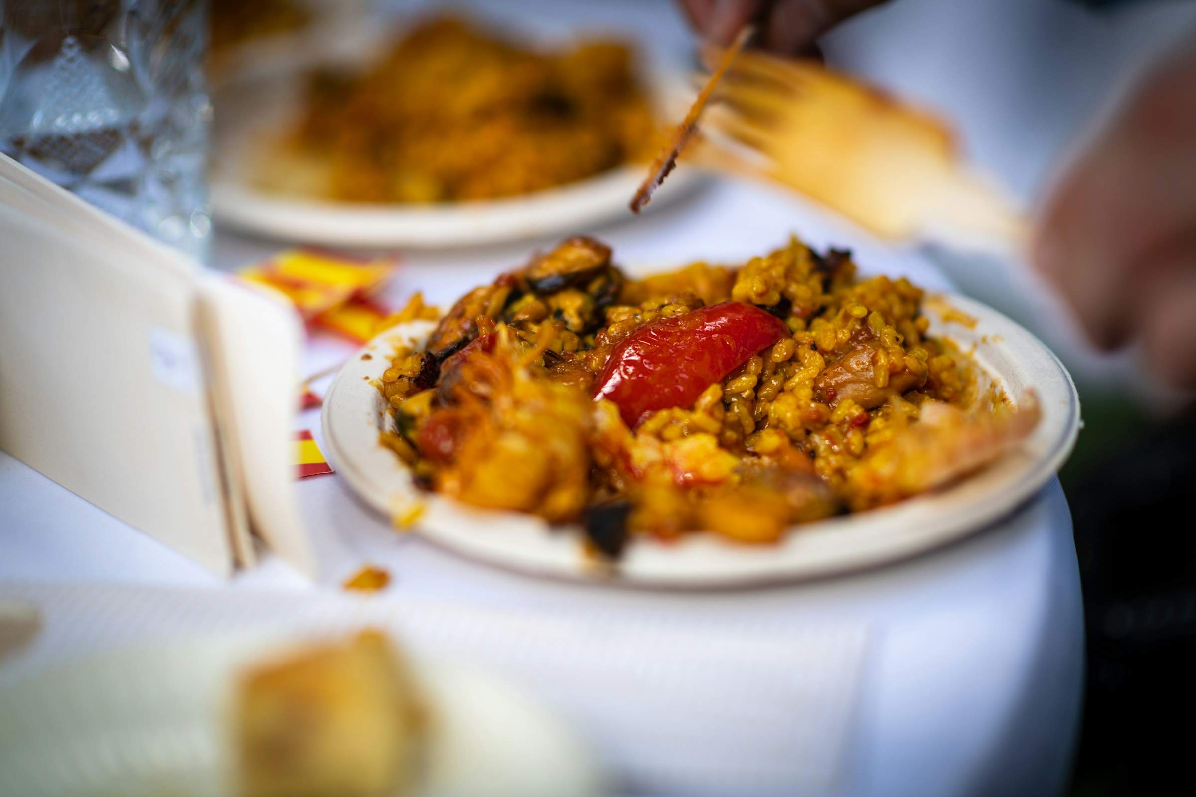 Així es fa el famós socarrat de la paella