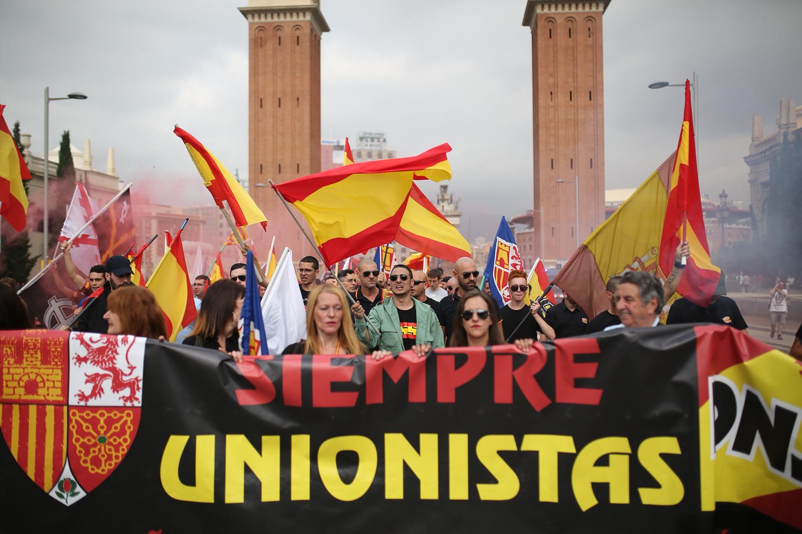 La Falange surt en defensa de Josep Borrell