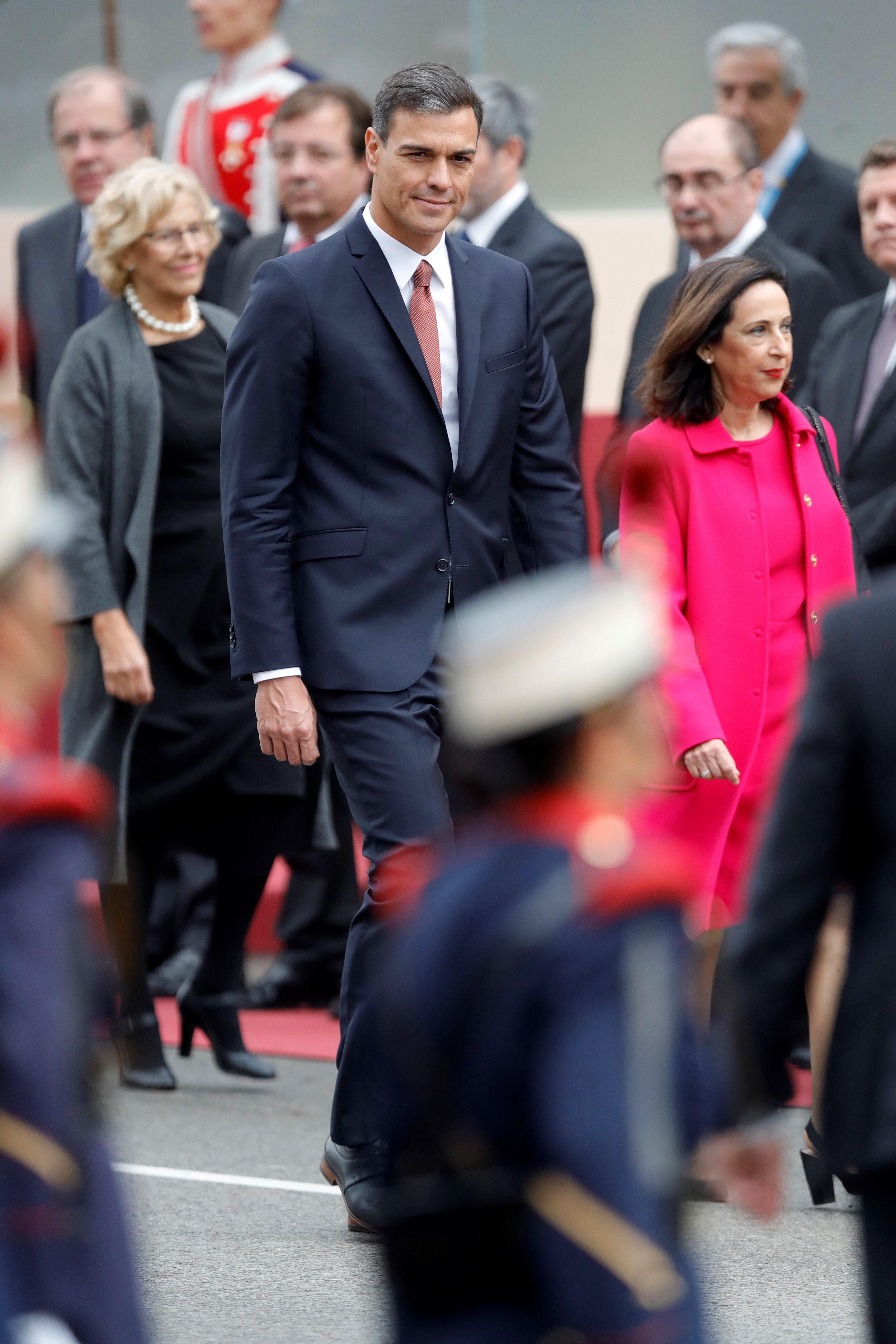 Pedro Sánchez, escridassat en arribar a la desfilada