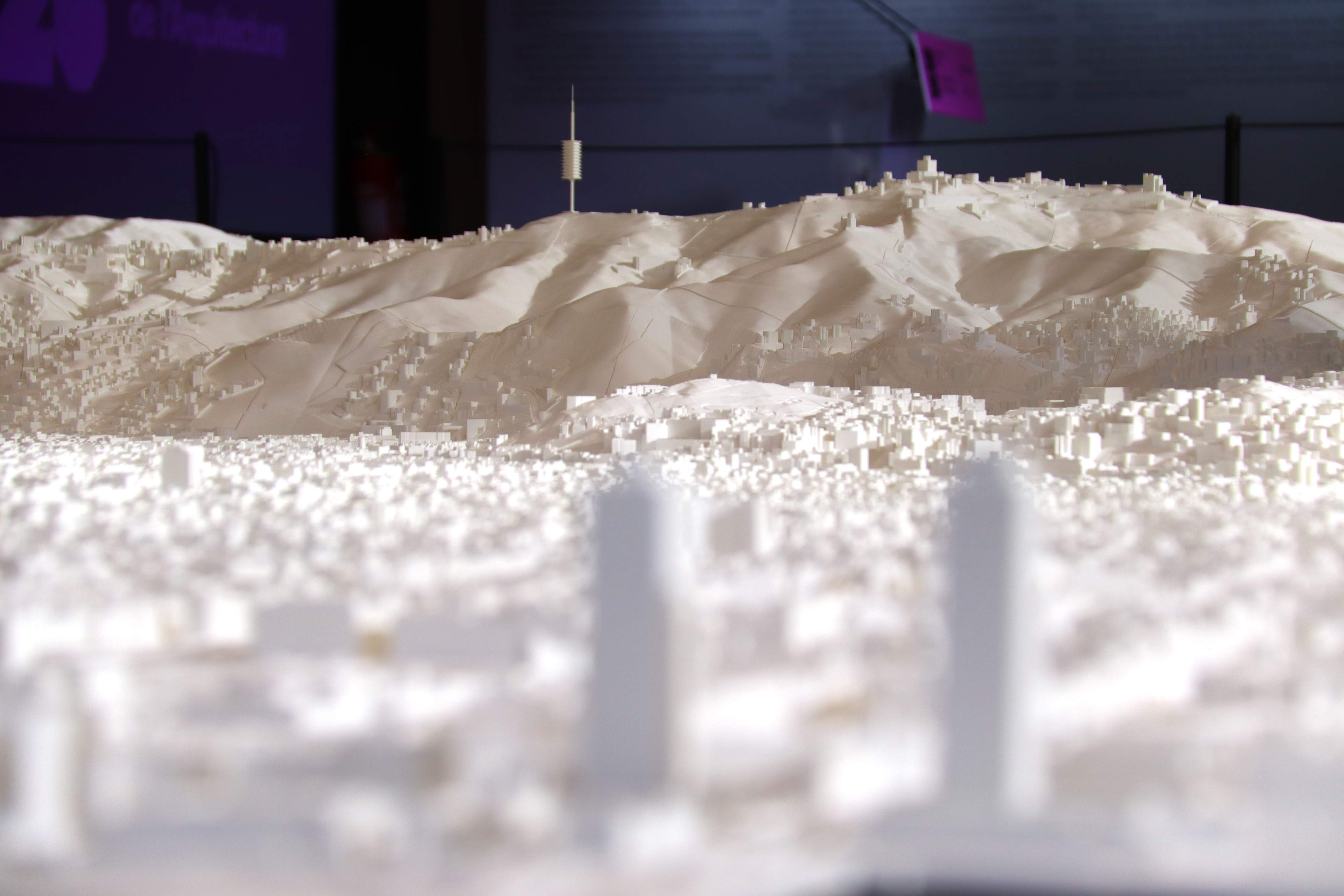 Barcelona inaugura la capitalidad mundial de la arquitectura con una maqueta gigante de la ciudad