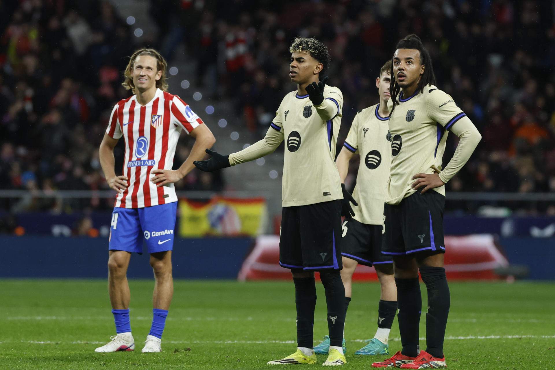 La imagen definitiva que demuestra el robo al Barça en la Copa: manipulación exagerada desde el VAR