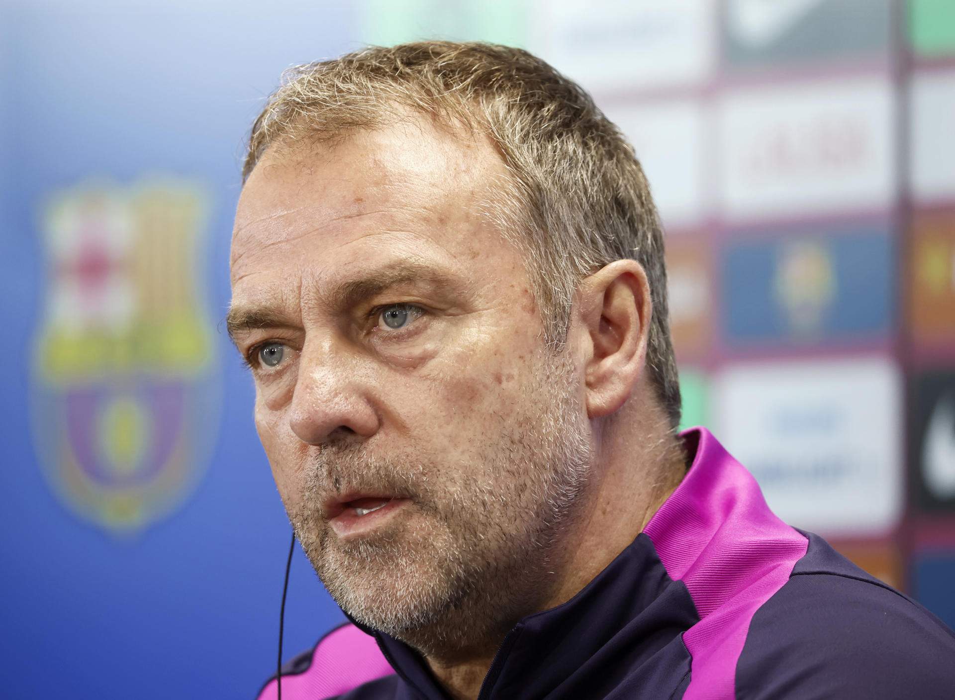 Flick rebaixa la tensió amb els àrbitres: "Tots som éssers humans i cometem errors"