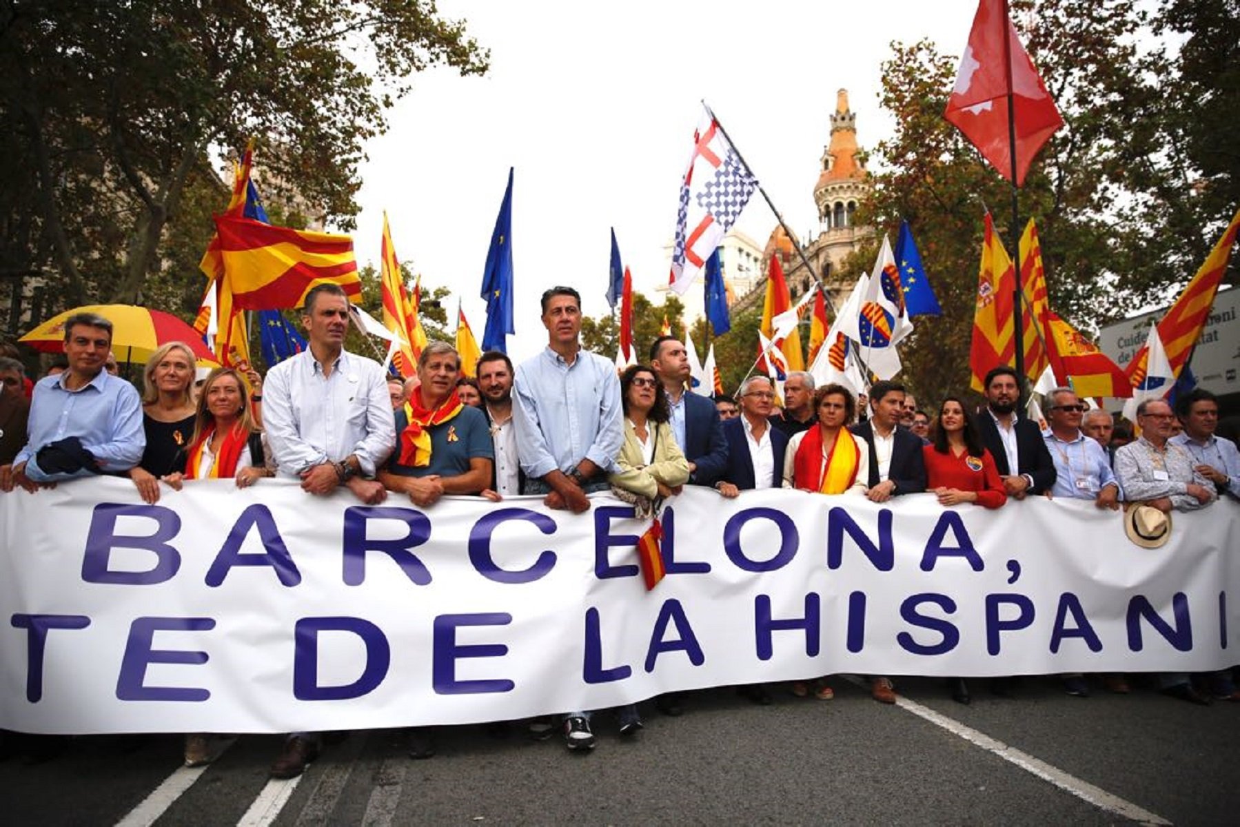 PP i Cs, de bracet amb Vox a la manifestació espanyolista