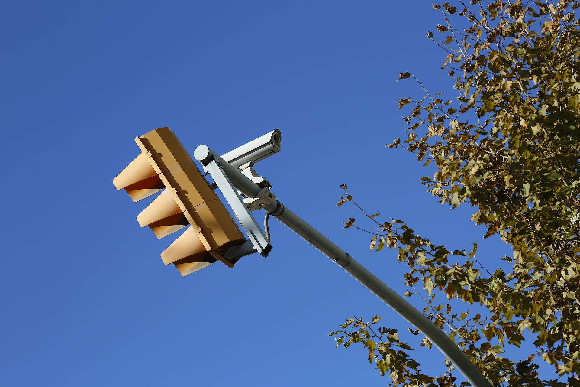 Barcelona invertirá 34 millones de euros en mantenimiento y reparación de los semáforos