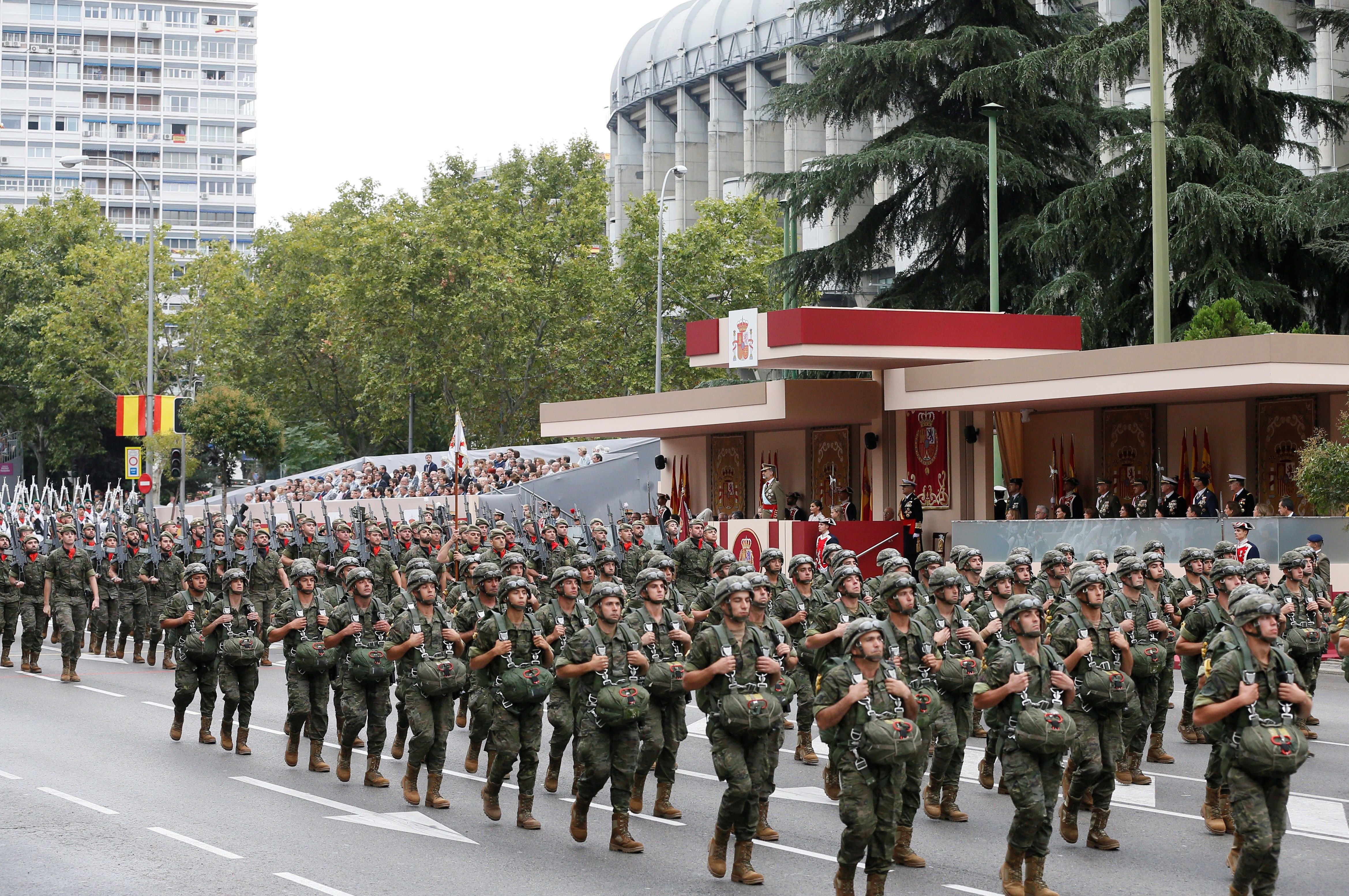 Quatre comandaments jubilats? Tropa espanyola saluda a l'estil nazi