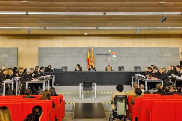 Audiència de Barcelona. Judici a estafadors d'ancians. Un notari i un advocat. Audiència de Barcelona. Judici a estafadors d'ancians. Un notari i un advocat.