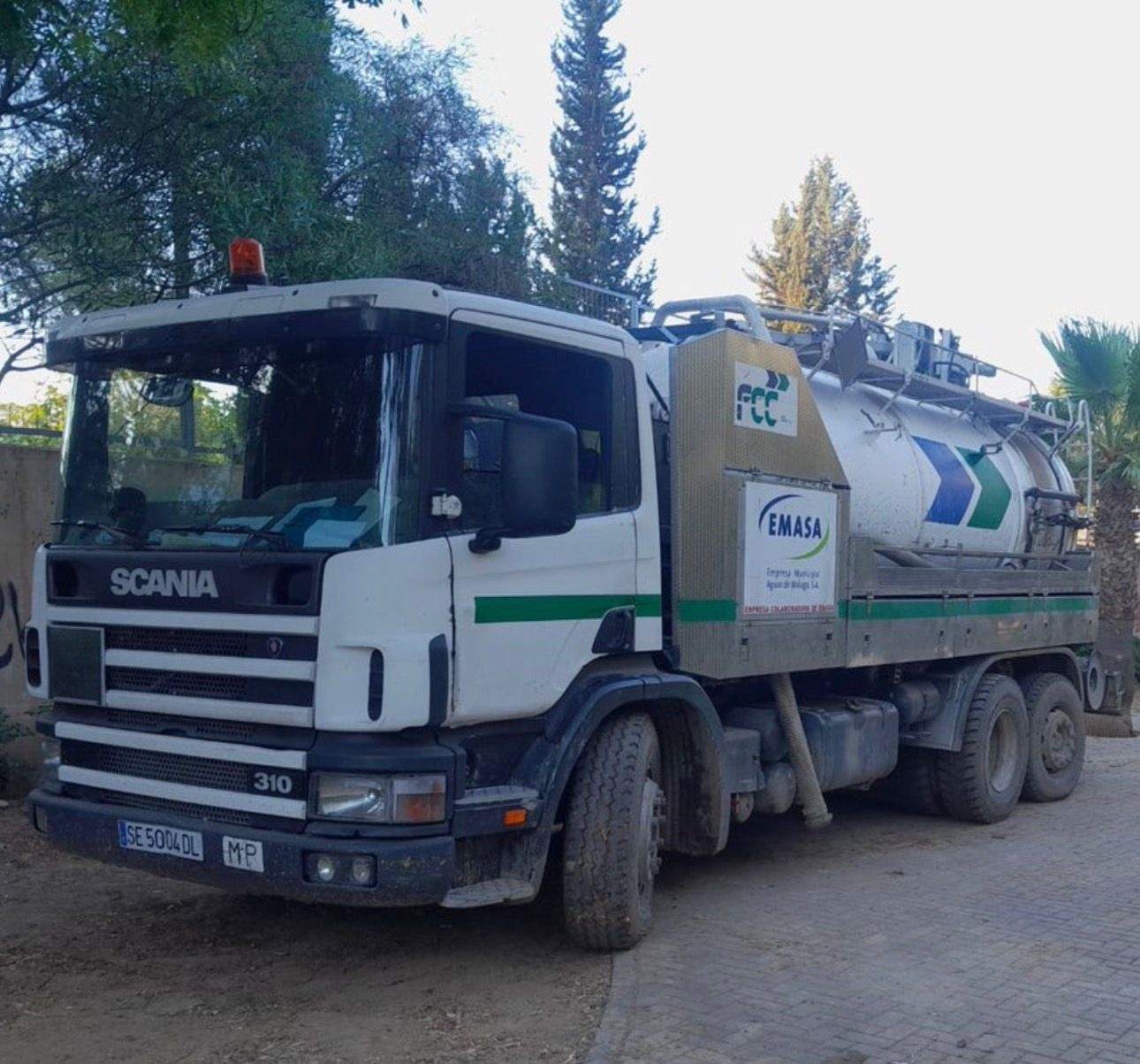 Los trabajadores en huelga de la UTE FCC-Aqualia del alcantarillado de Málaga inician un encierro