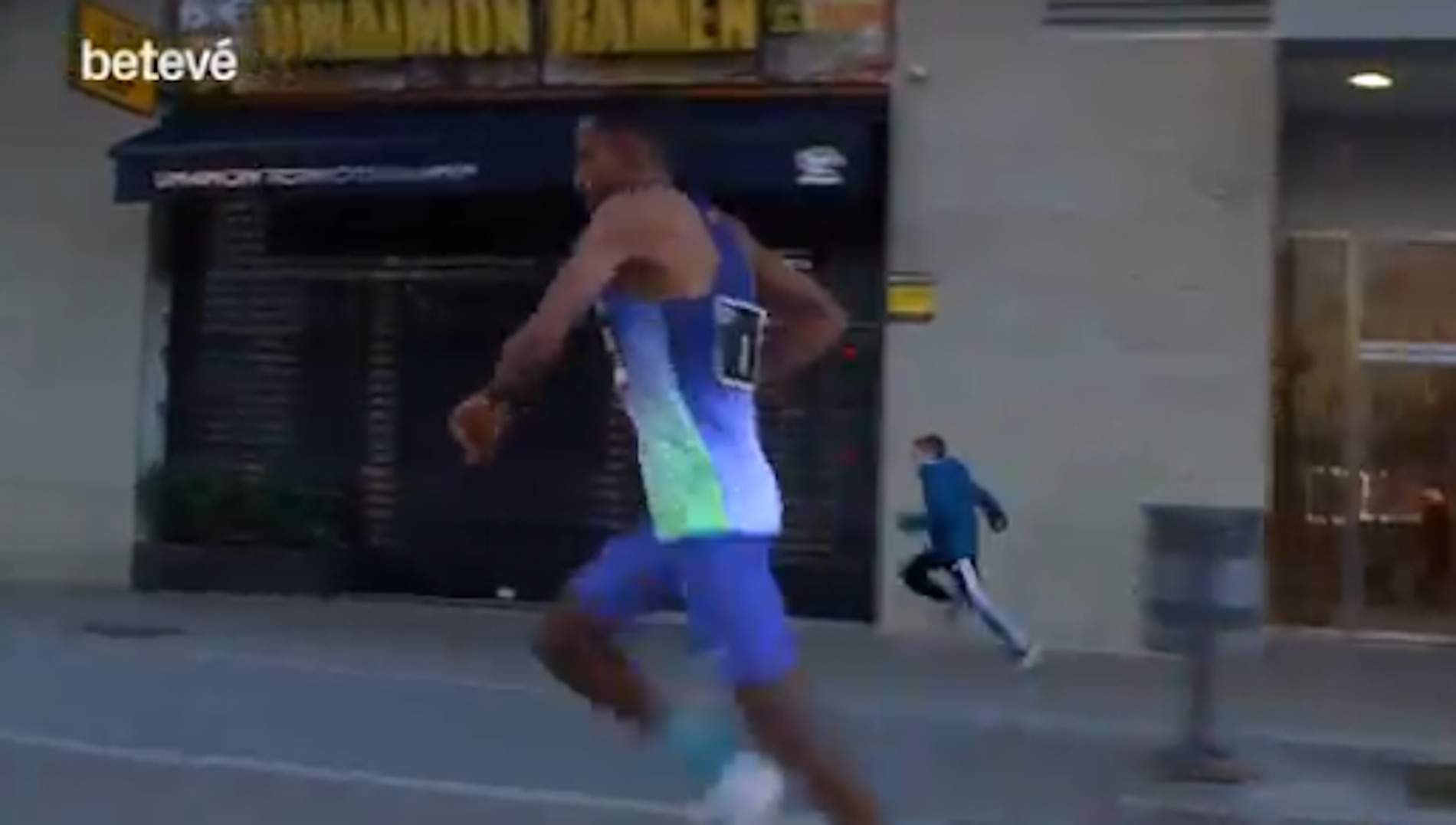 El niño que iguala el ritmo del ganador de la Media Maratón de Barcelona