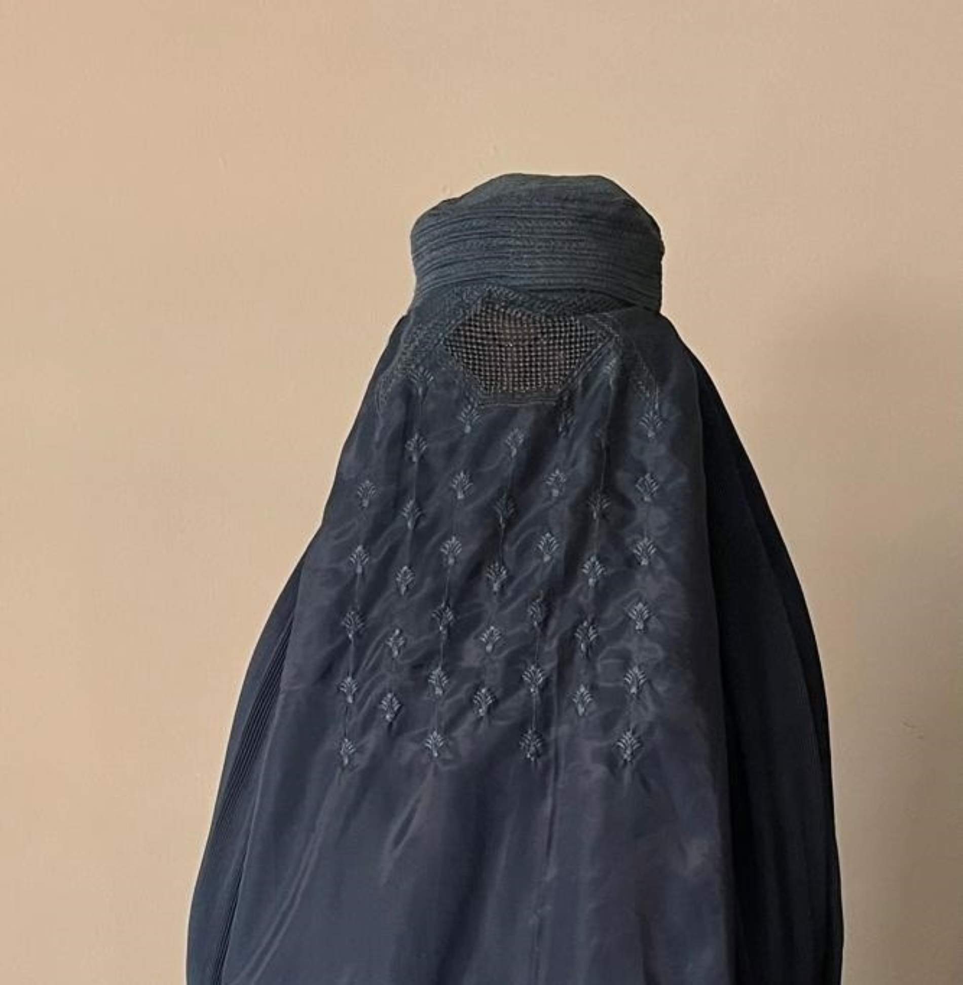 Junts rechaza la prohibición del burka impulsada por Vox y presenta su propia propuesta