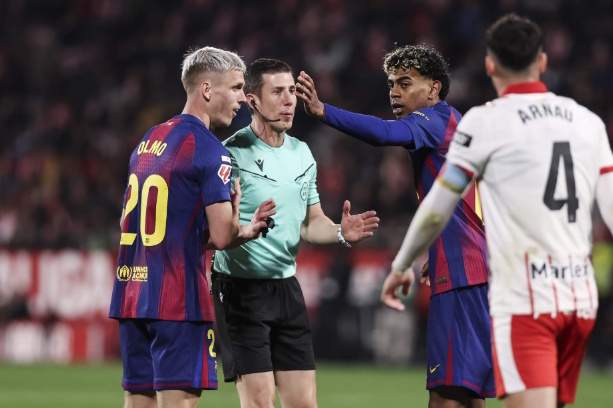 Soto Grado, perpetrant un atracament contra el Barça a Girona