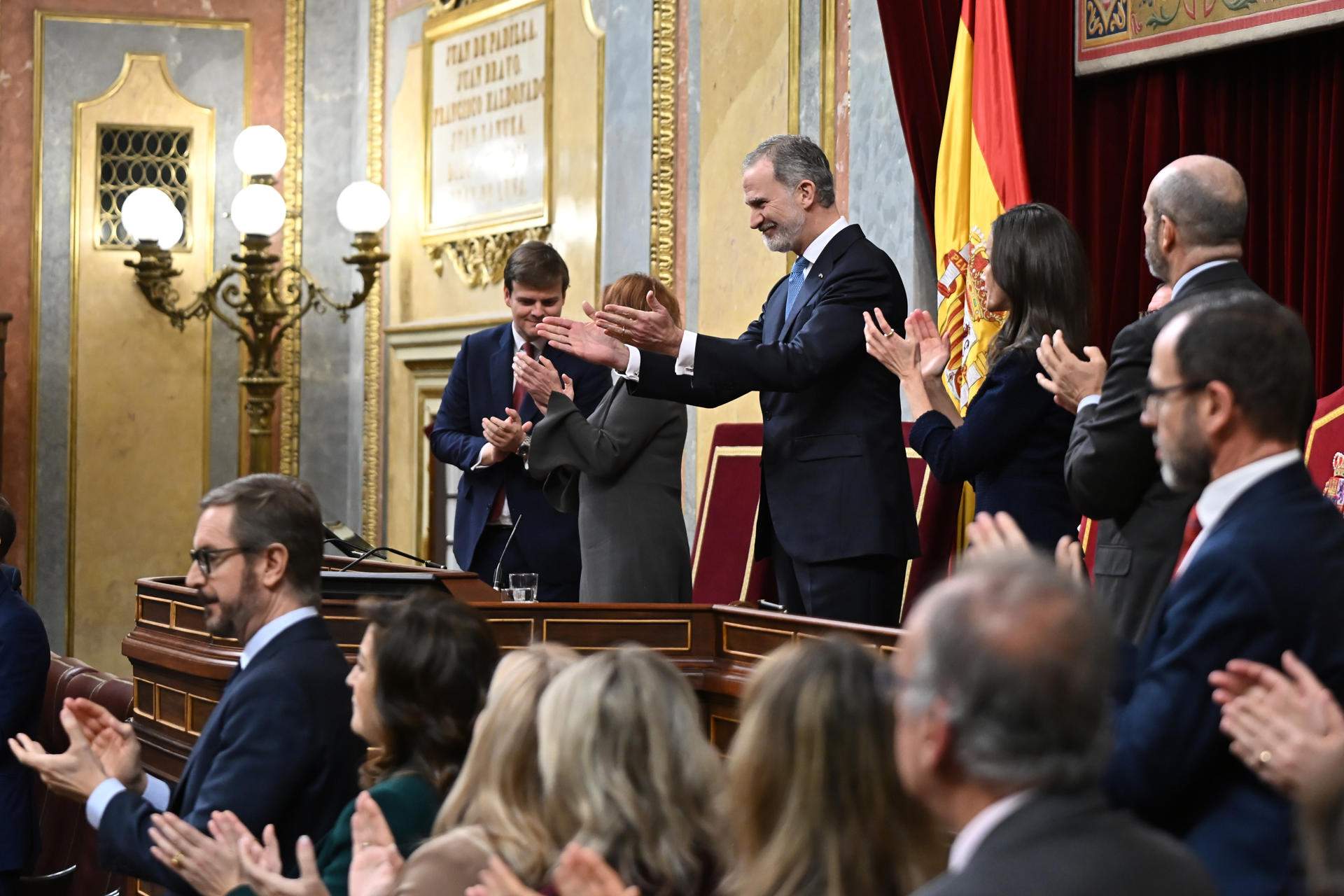 Plantones y camisetas reivindicativas sin aplausos en el acto con Felipe VI por los 47 años de la Constitución