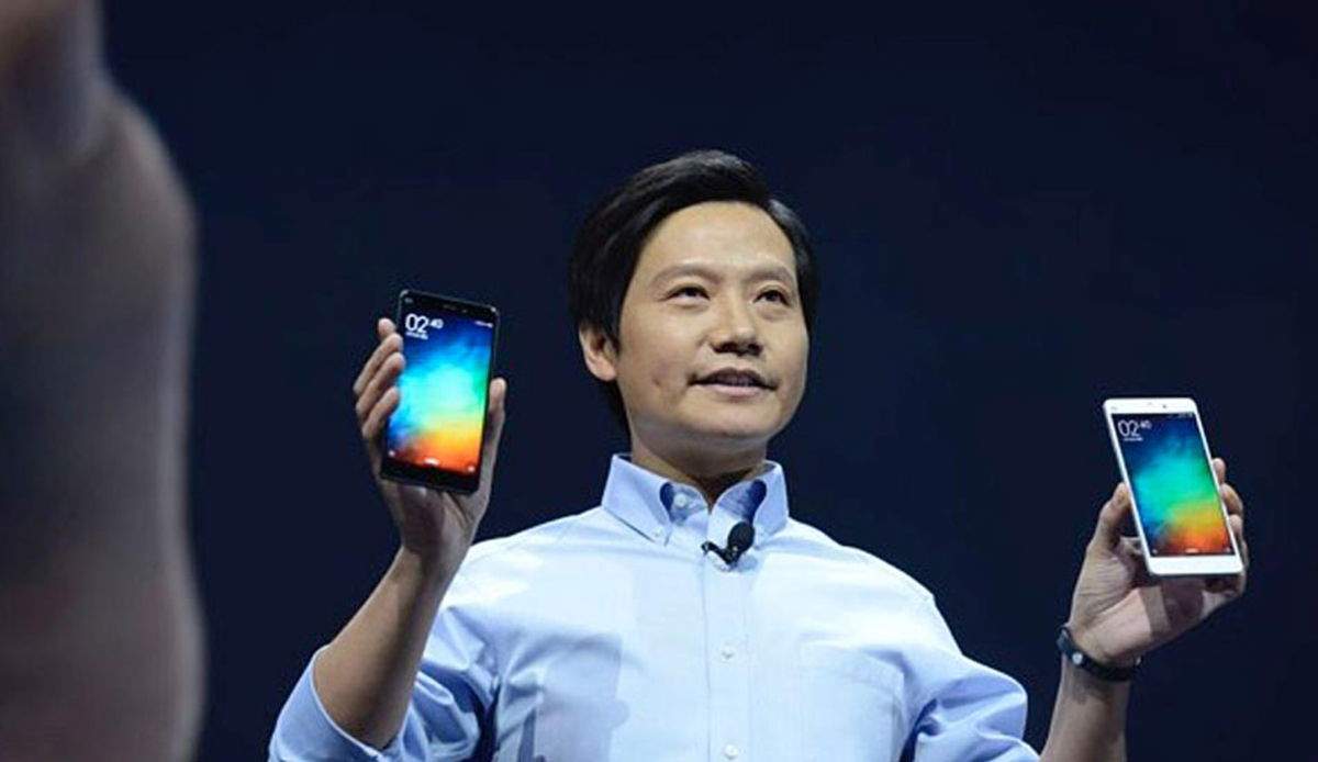 Xiaomi Presenta su Smatphone "Mi Note" Junto a un iPhone 6 Plus en el Escenario