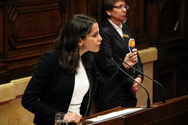Inés Arrimadas heart|choir citizens Parliament - ACN