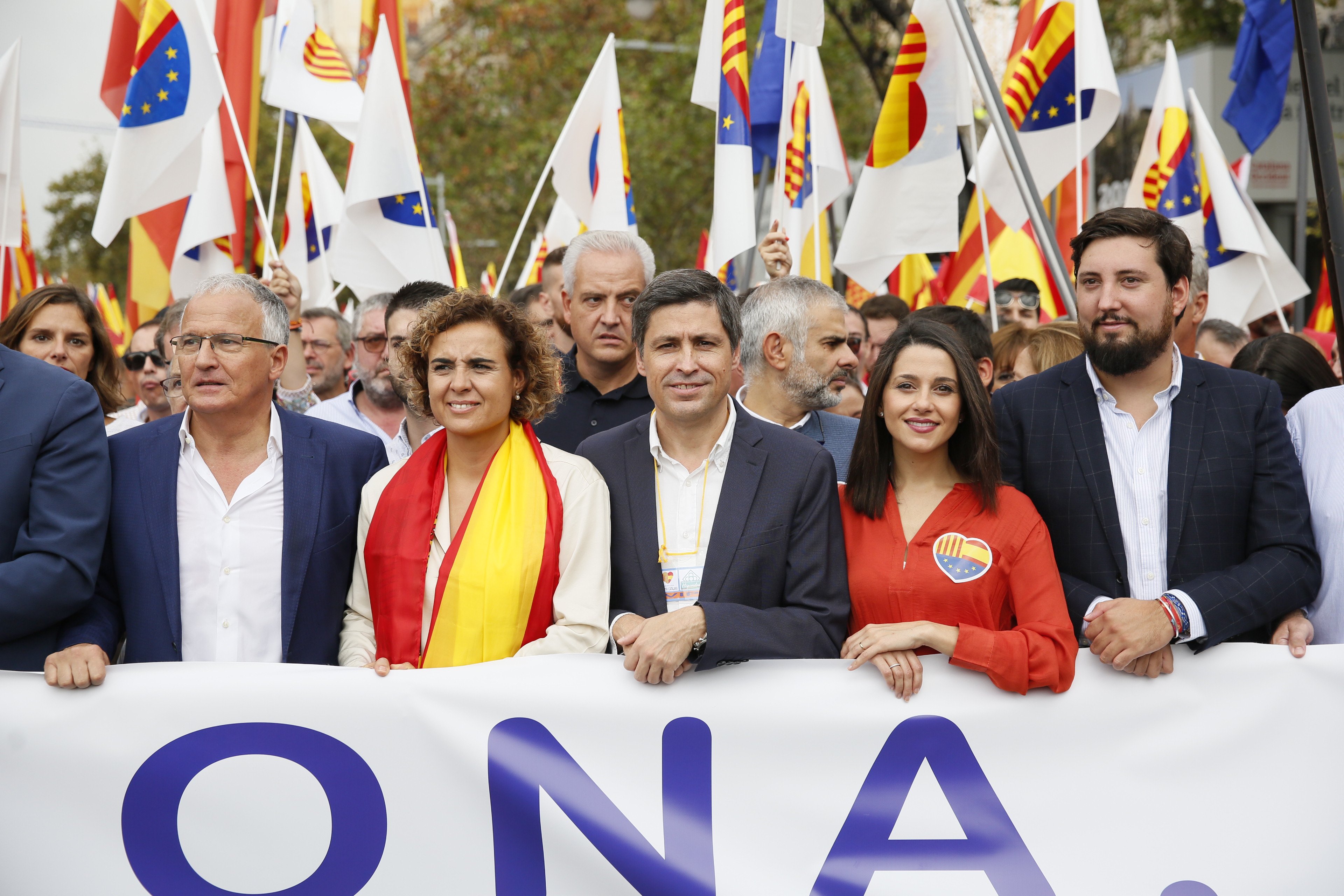 Rivera, Casado y Abascal se manifestarán juntos en Madrid contra la "alta traición" de Sánchez